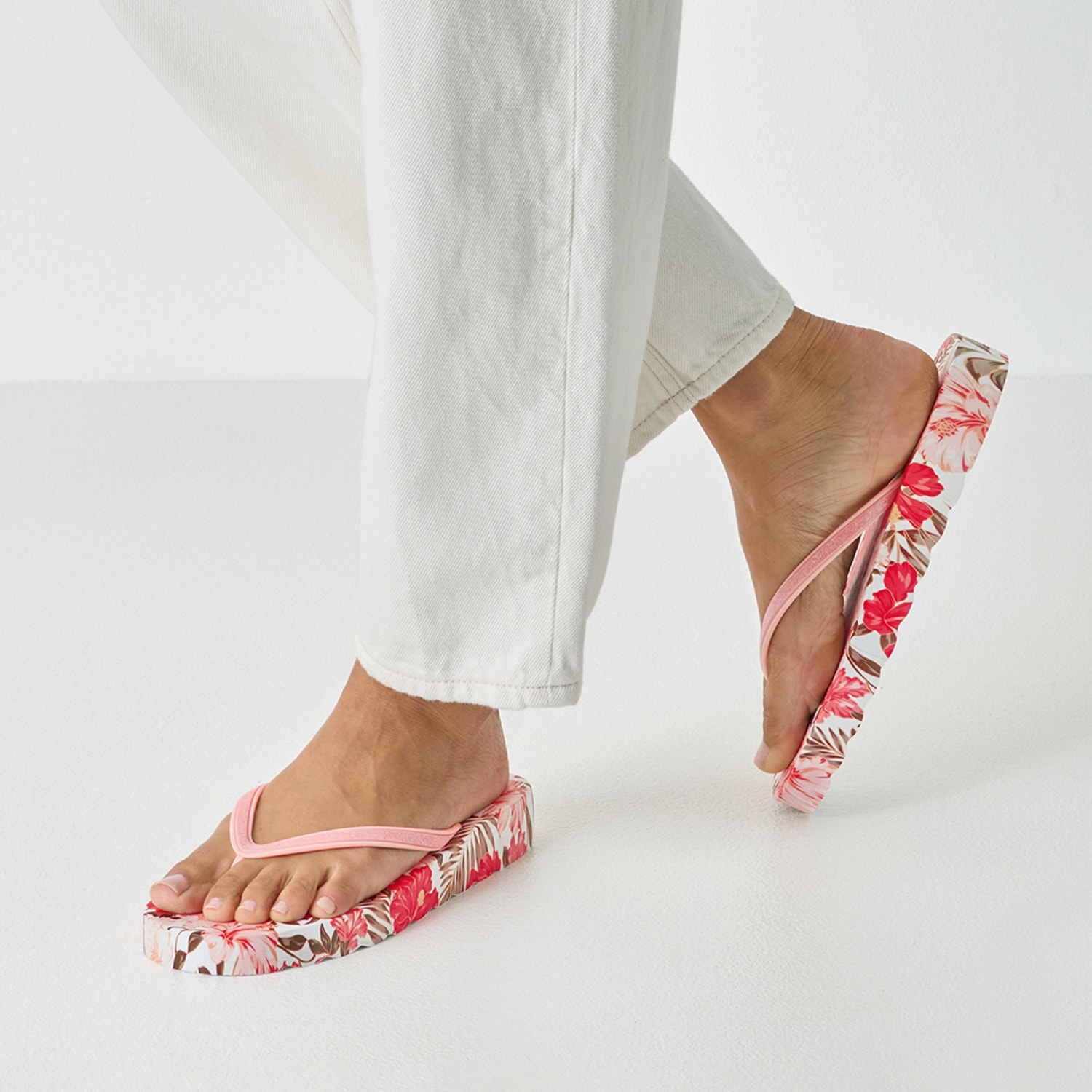 Tamaris Zehentrenner  Dianette, Sommerschuh, Pool Slide, Flat mit stylischen Print