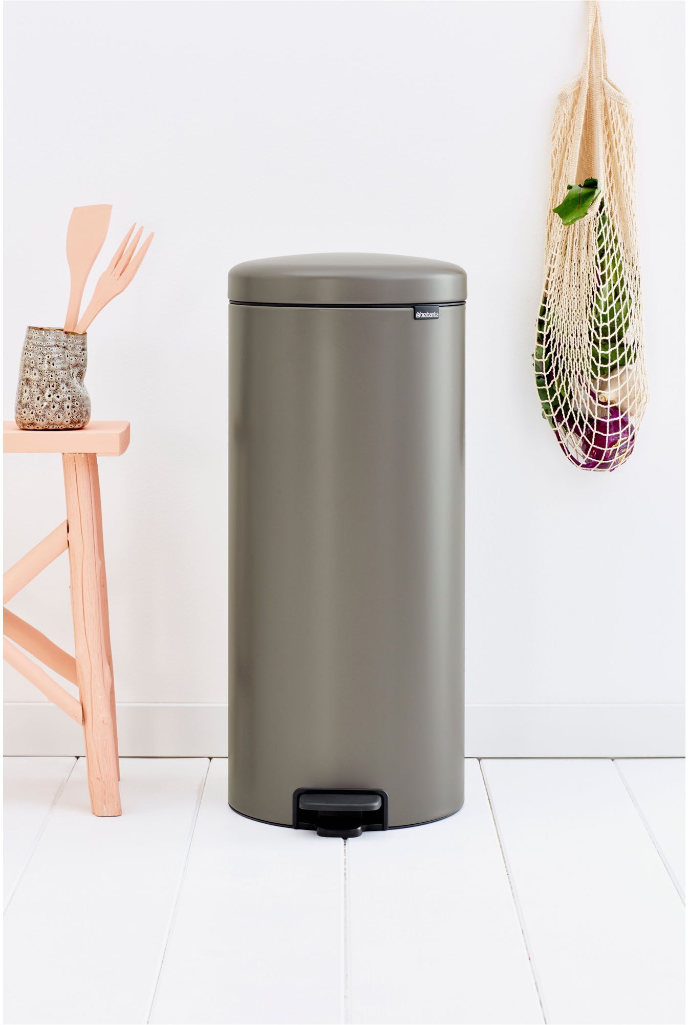Brabantia Mülleimer »NewIcon Treteimer, 30L«, sanft schließender Deckel, mit leichter Pedalbedienung