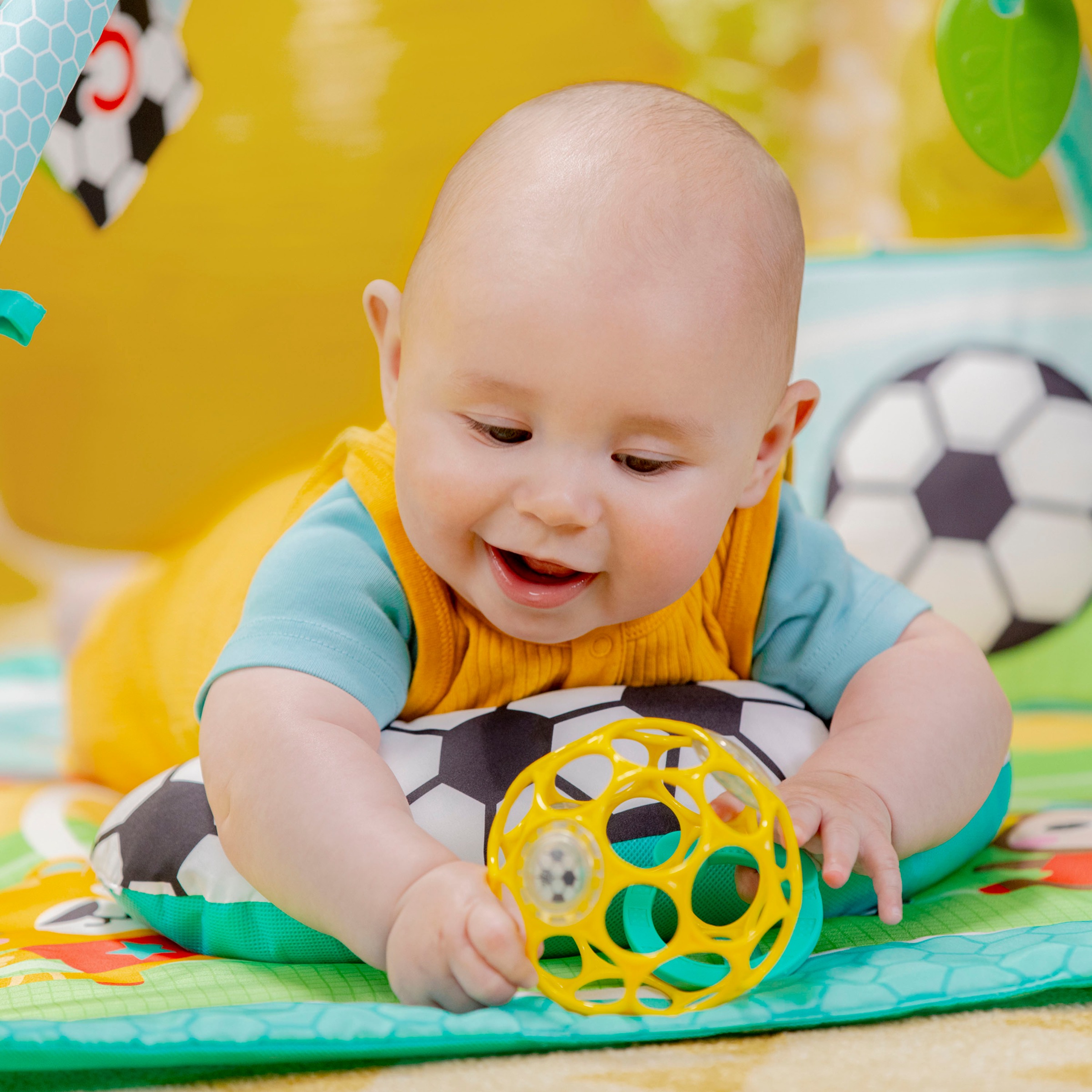 Bright Starts Spielbogen »Grip & Kick Activity Gym«, mit Licht- und Soundeffekt