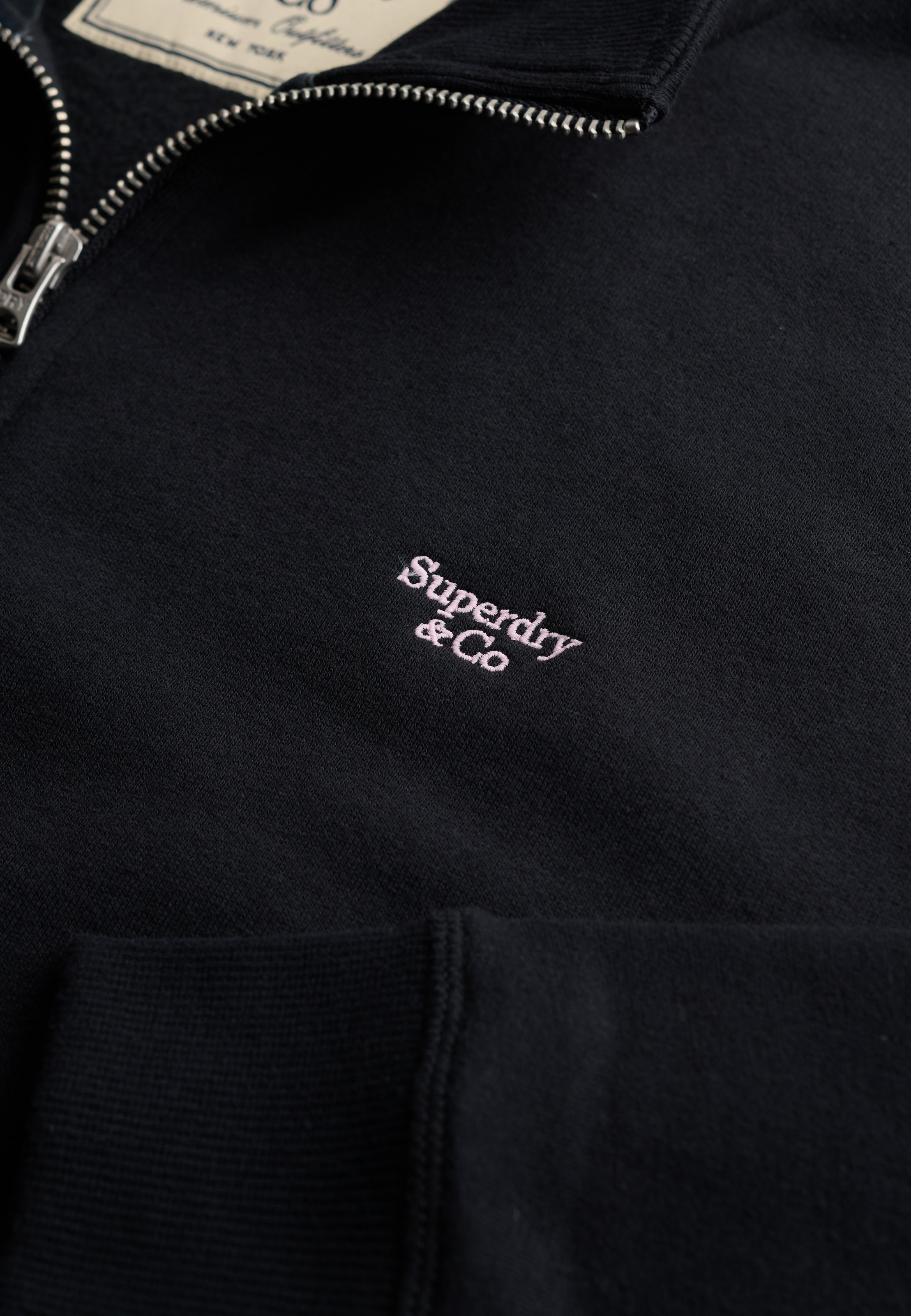 Superdry Sweatjacke »SIGNATURE EMB OVERSIZED TRACK« Oversize-Passform, mit Reißverschluss, hoch geschlossener Ausschnitt
