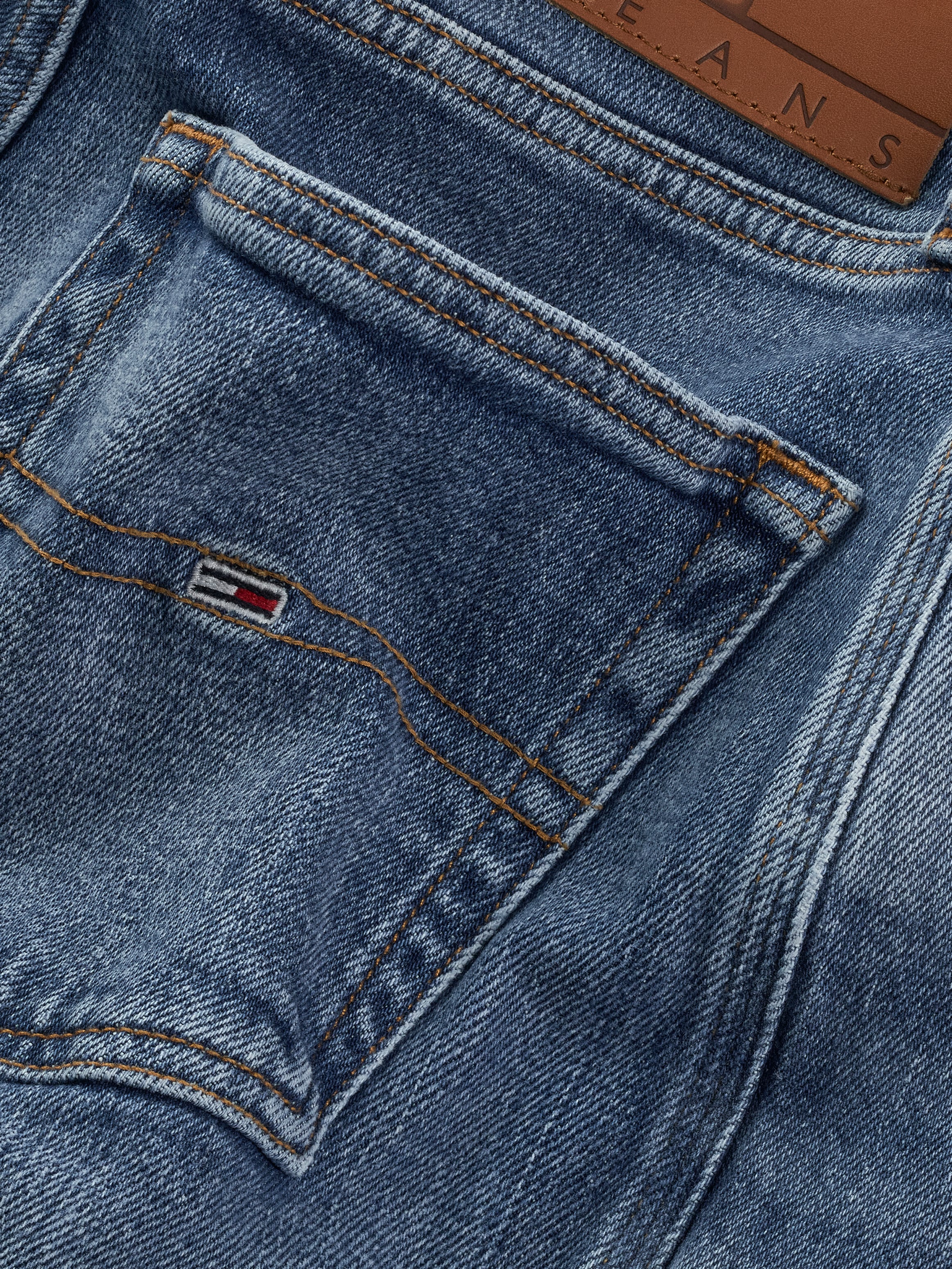 Tommy Jeans Weite Jeans »Claire High Rise«, mit Logo-Badge