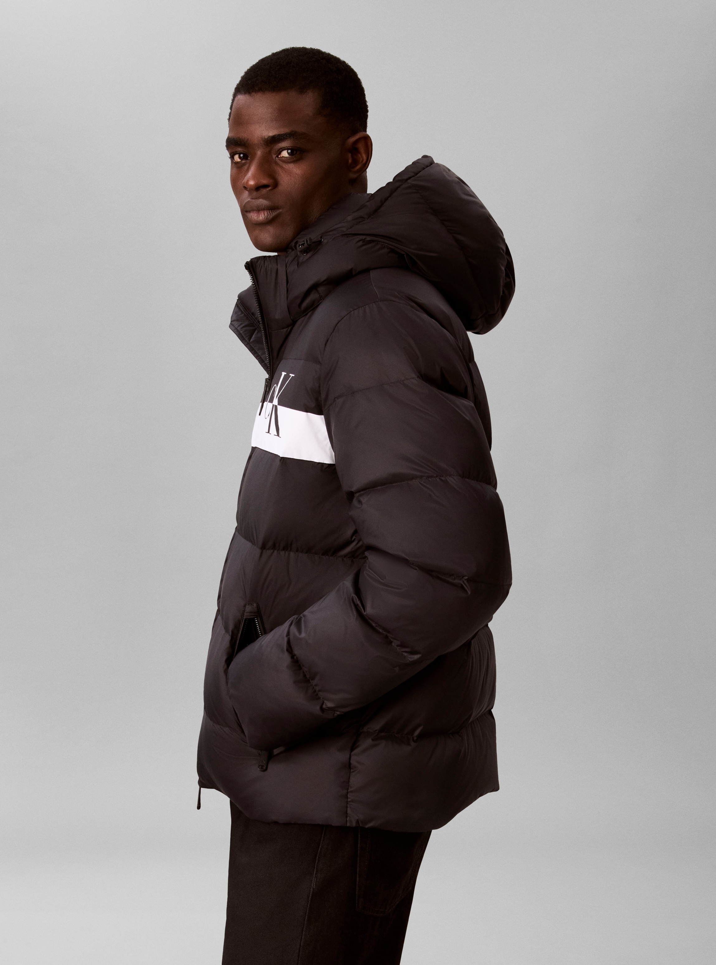 Calvin Klein Jeans Steppjacke »NYLON COLORBLOCK PUFFER« mit Kapuze Regular fit mit abnehmbarer Kapuze