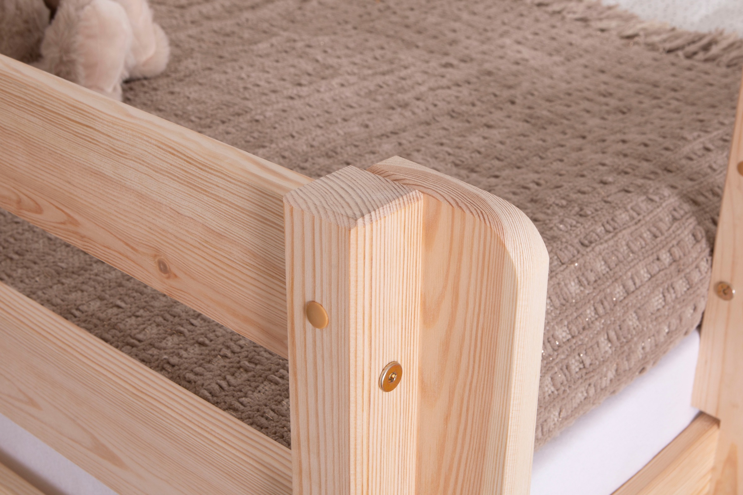 Ticaa Hochbett »Malte, FSC®-zertifizierte Kiefer, Deal für begrenzte Zeit!«, (90x200cm Liegefläche, Höhe 114cm), mit Rollrost