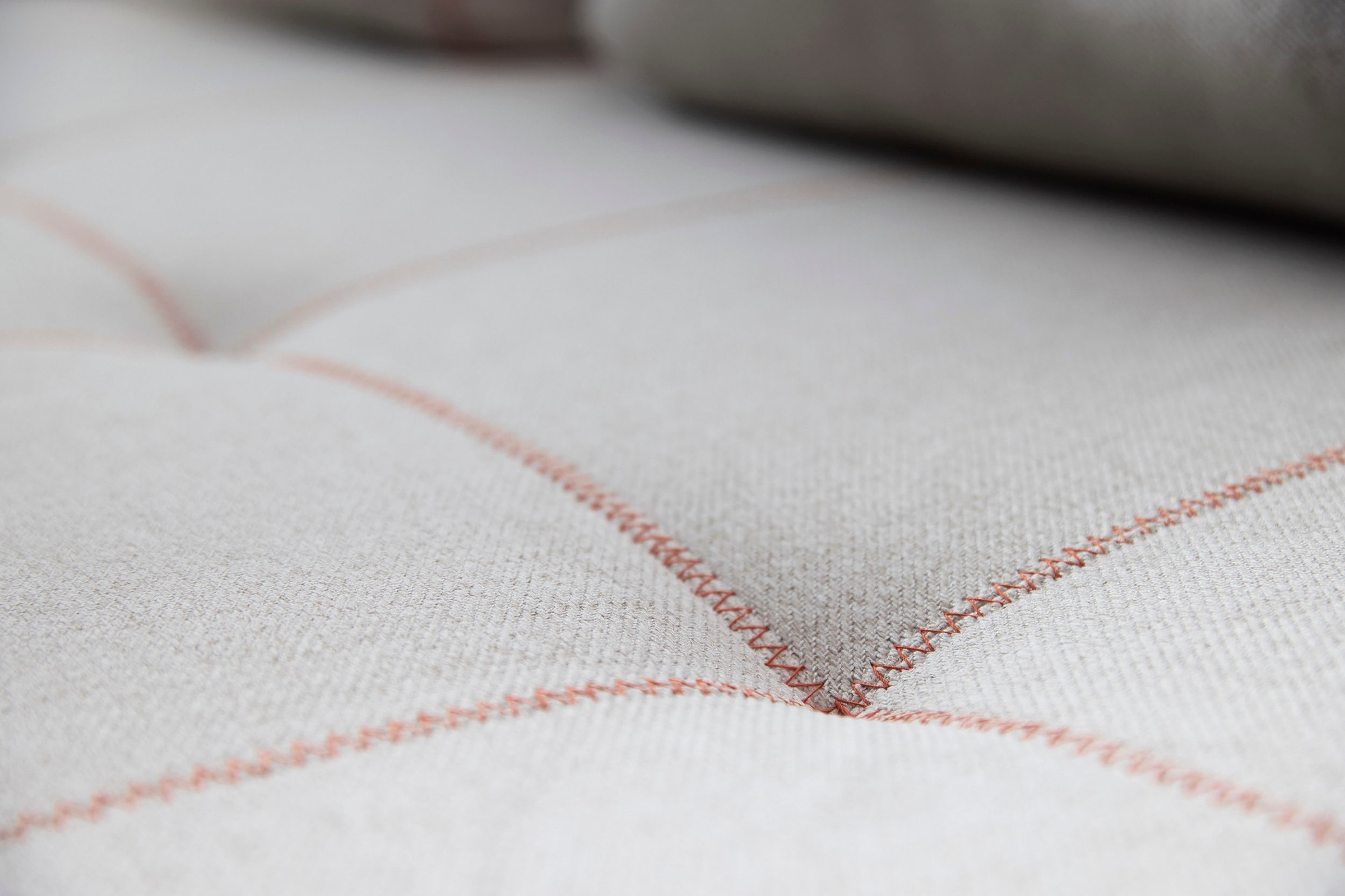 INNOVATION LIVING ™ 3-Sitzer »SIGGA X Schlafsofa mit hohen Sitz- und Liegekomfort«, Dekorative Kontrastnähte, detailreiches Design