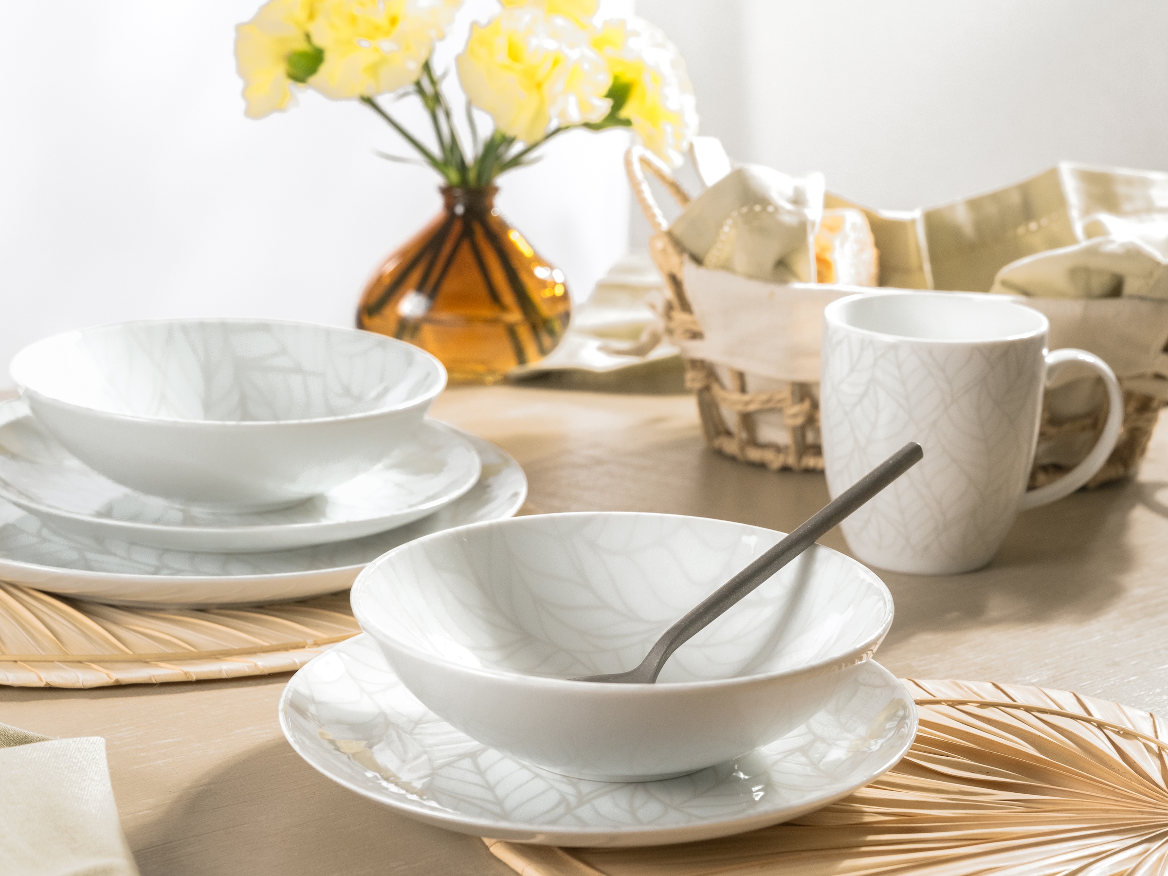 CreaTable Kombiservice »Geschirr-Set Home - Blätter«, (Set, 16 tlg., Kaffeeservice und Tafelservice im Set, für 4 Personen), Service, weiß, Used-und Vintage-Look, zeitlos, 16 Teile für 4 Personen