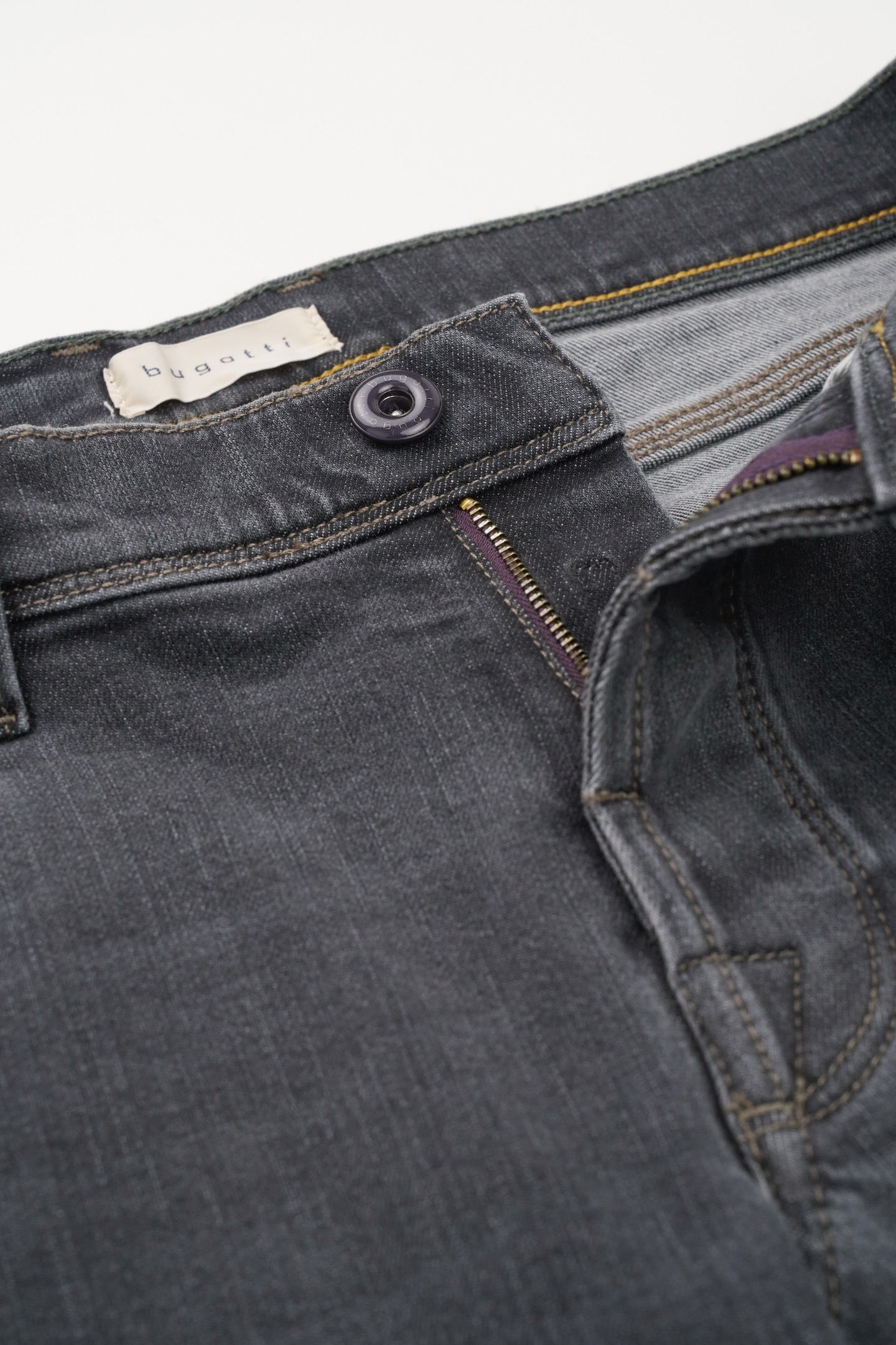 bugatti 5-Pocket-Jeans, mit dezenter Waschung