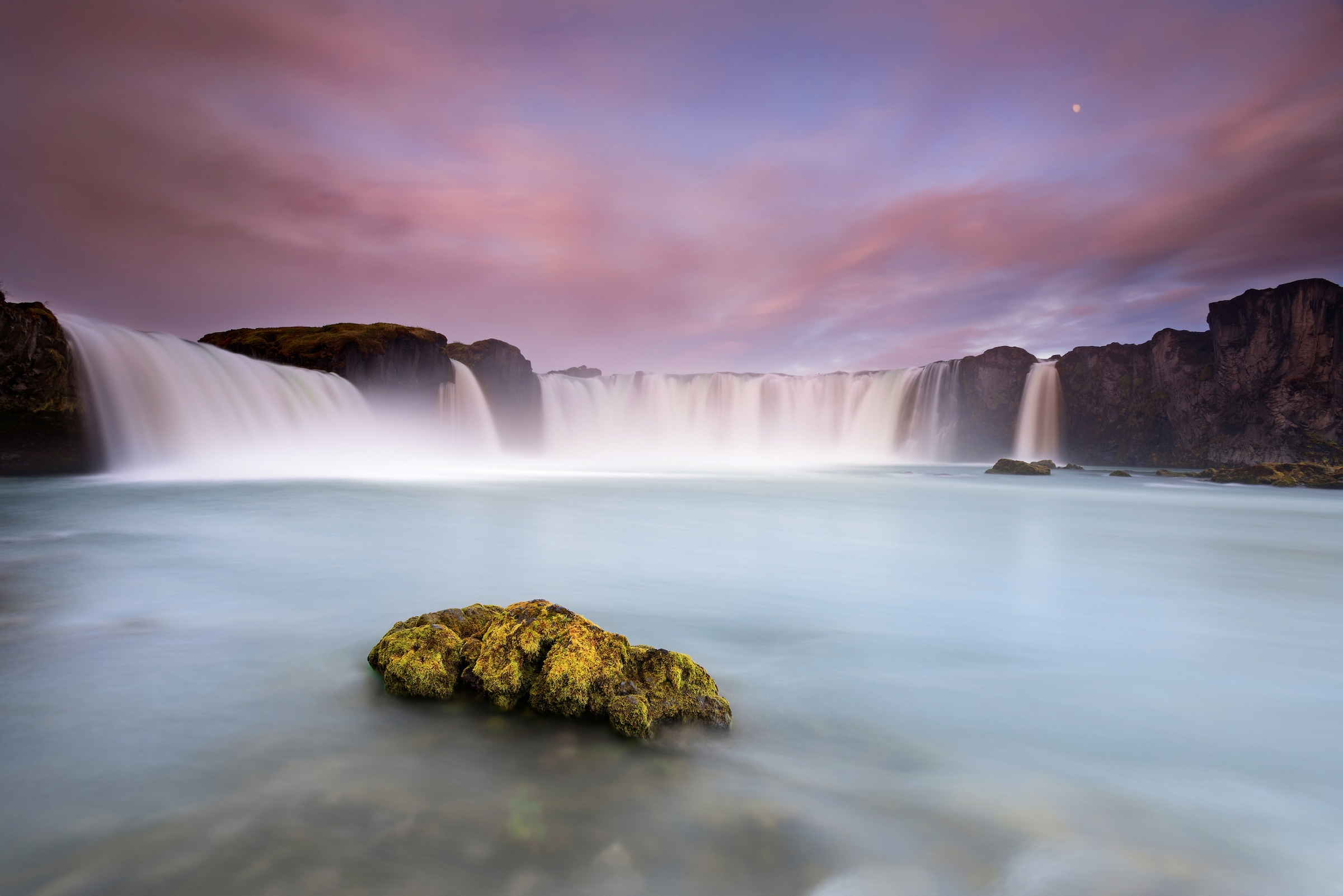 Papermoon Fototapete »Photo-Art LUIGI RUOPPOLO, GODAFOSS UND DER MOND« günstig online kaufen