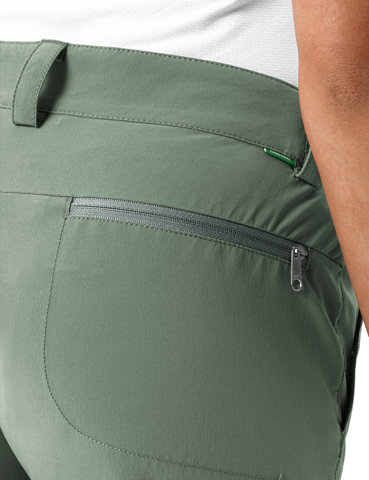 VAUDE Trekkingshorts »WOMEN'S FARLEY STRETCH SHORTS II«  schnelltrocknend, mit 1-Knopf-Form, sportlicher Stil