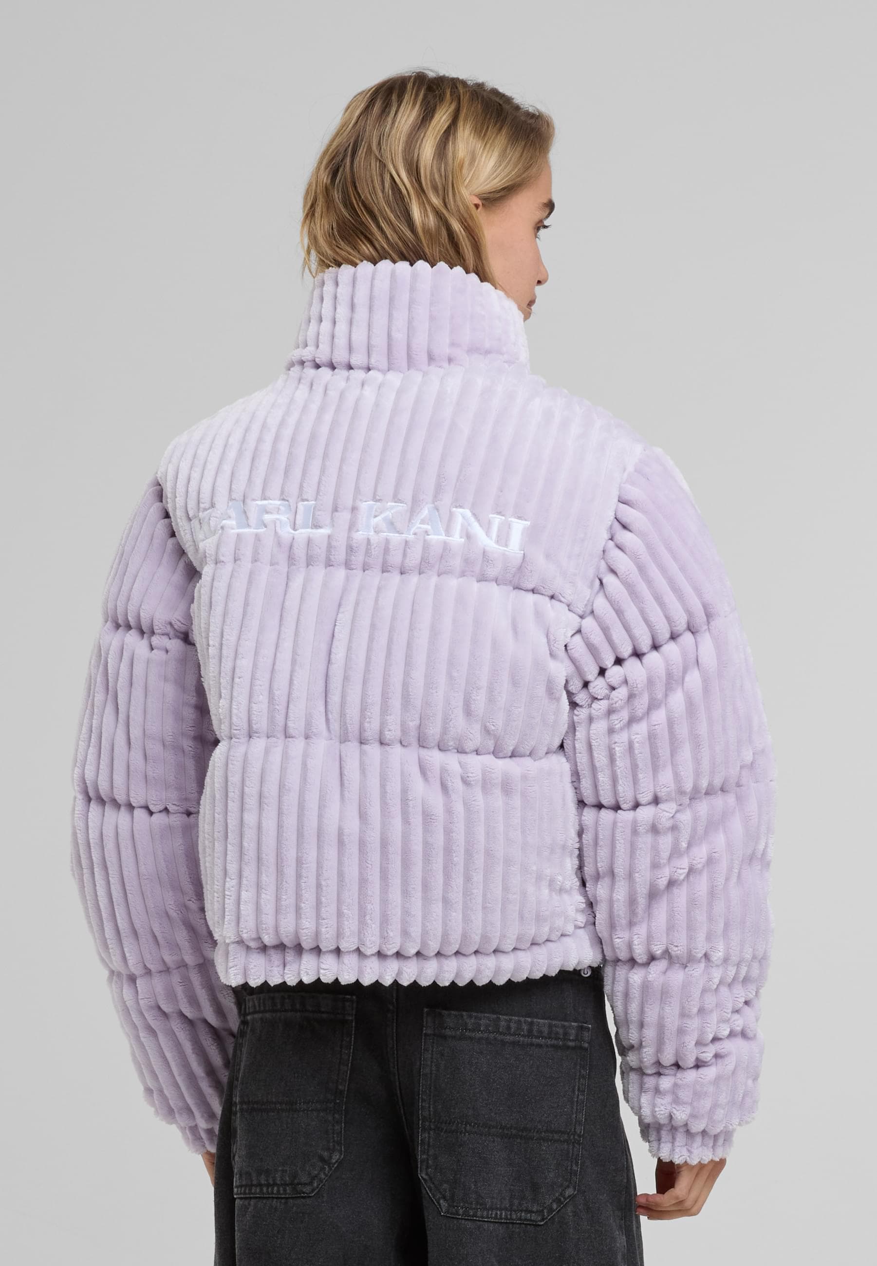 Karl Kani Winterjacke »Karl Kani KK Og Fuzzy Corduroy Short Puffer Jacket« 1 Stk. tlg. ohne Kapuze