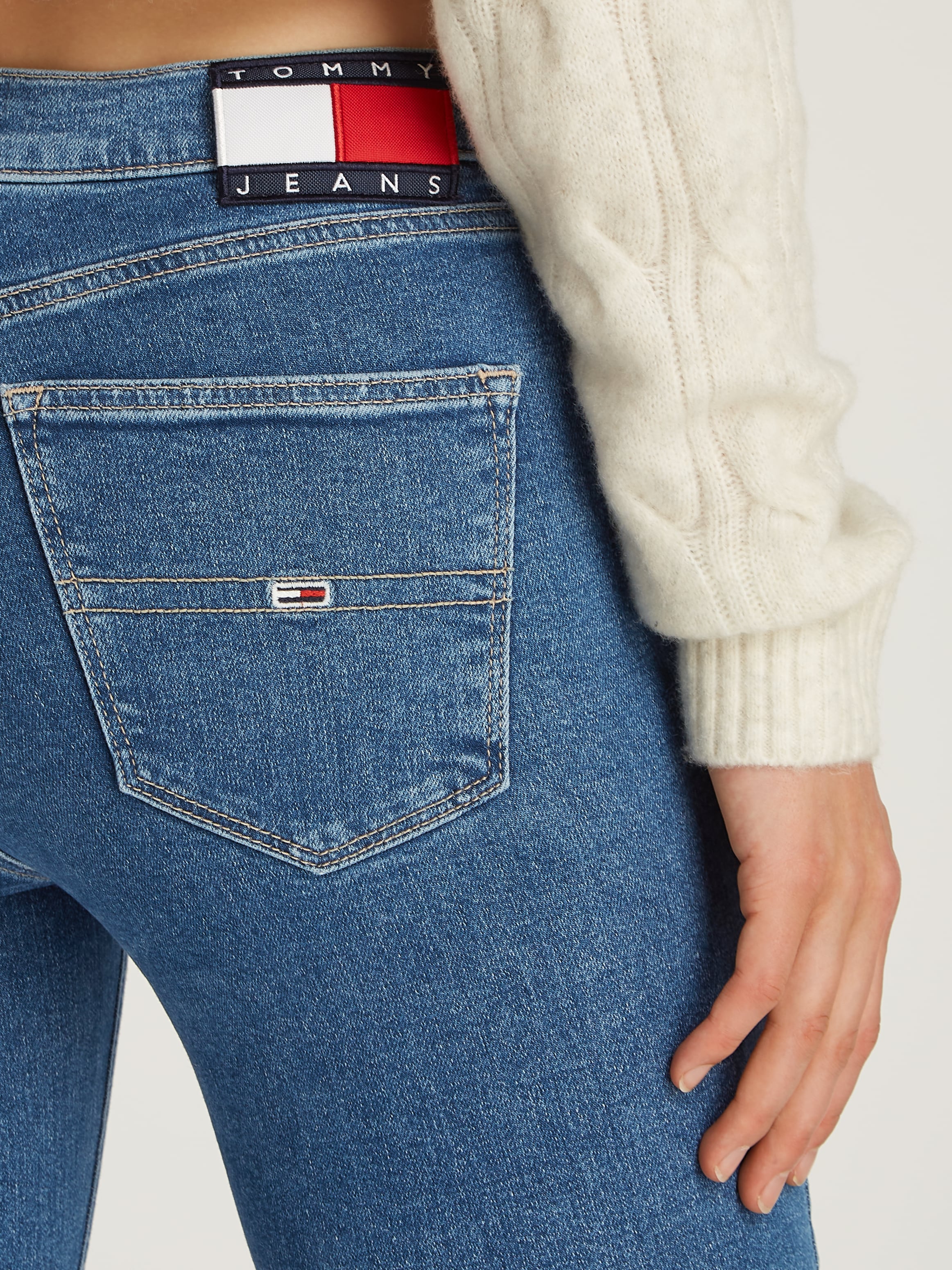 Tommy Jeans Skinny-fit-Jeans »NORA MR SKNY AH1280«, mit Logo-Badge