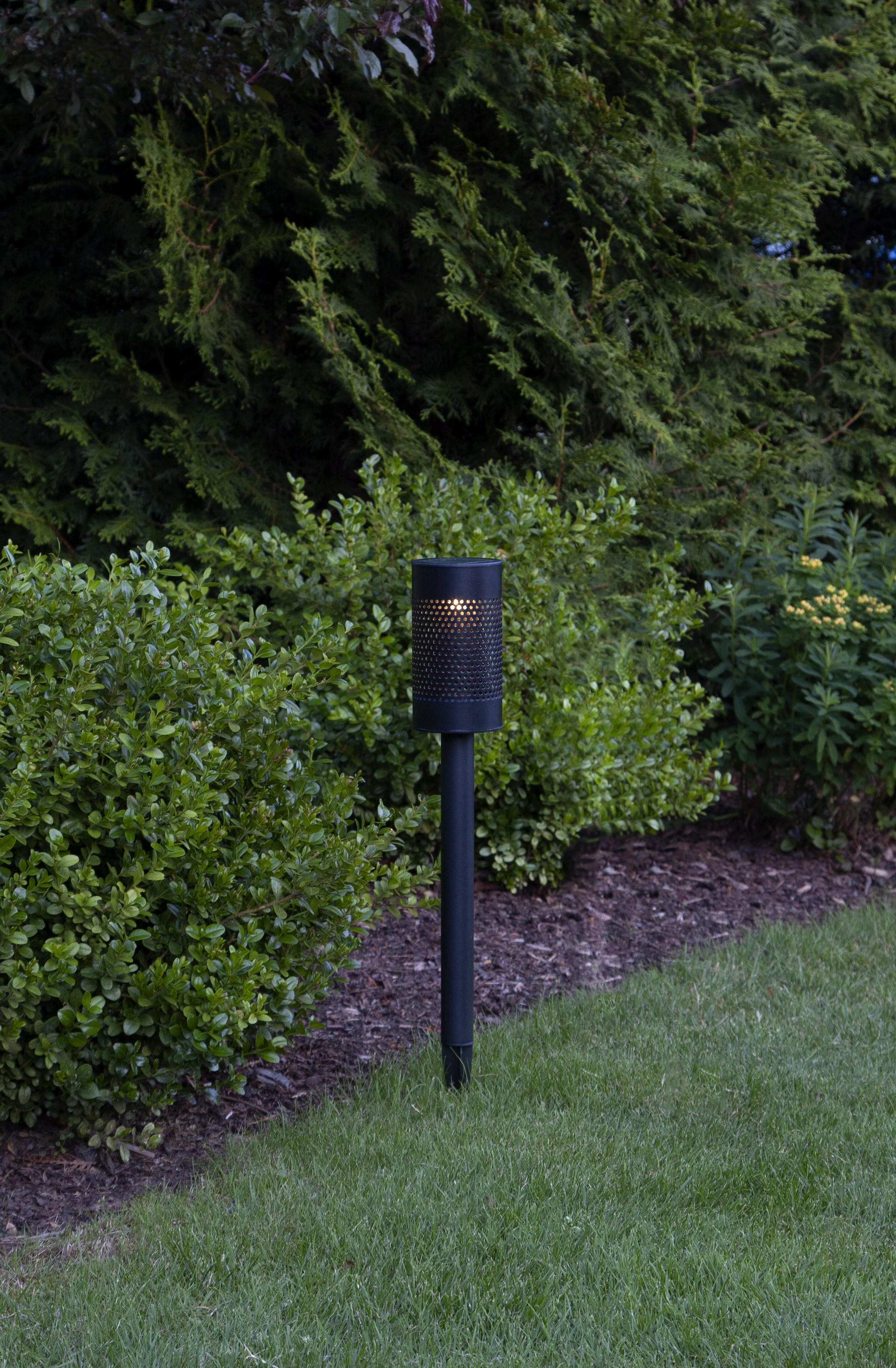 Parforce Traditional Hunting LED Solarleuchte »Solar-Wegleuchte Blace« LED-Board 1 Stk. Warmweiß dekoratives Lochmuster, 46cm Höhe, aus Metall