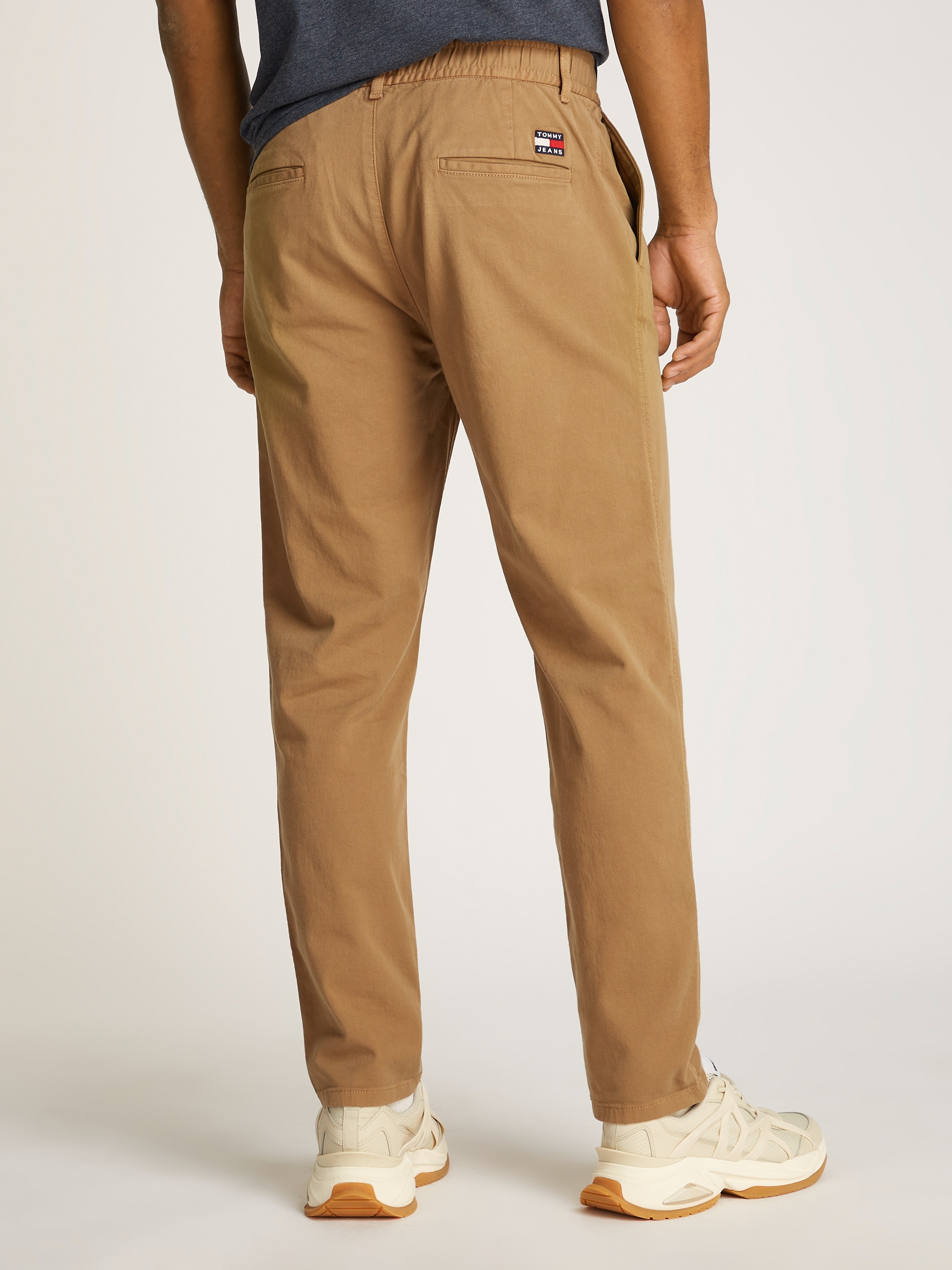 Tommy Jeans Chinohose »TJM CASUAL ELASTICATED PANT«, mit Bundfalten