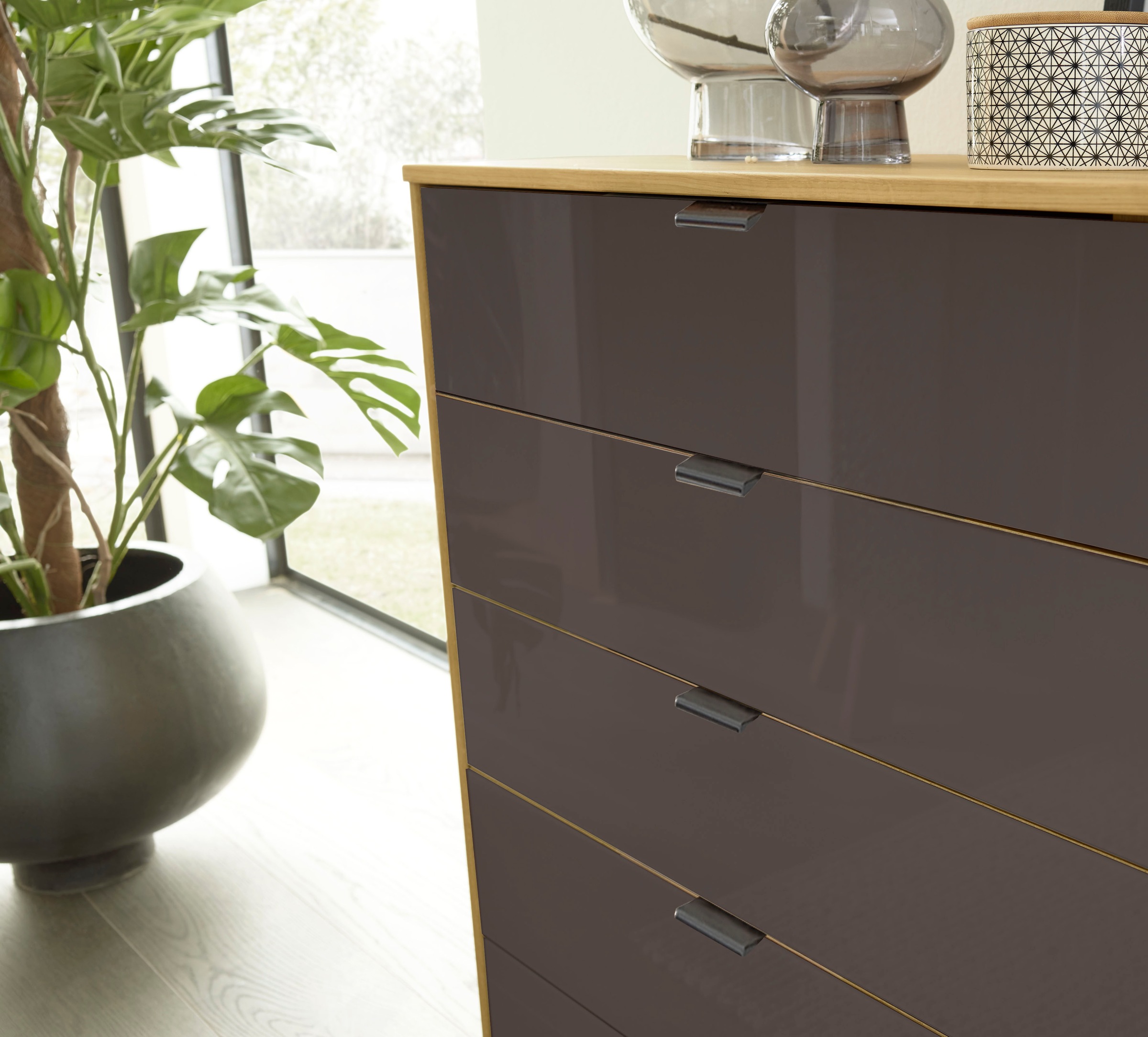 WIEMANN Schubkastenkommode »Cardiff Sideboard, Wäscheschrank, teilmassiv Erle, mit Schubladen« Glas- oder Massivholzfront, verschiedene Breiten, MADE IN GERMANY,  Schubkästen inklusive Selbsteinzug und Dämpfung