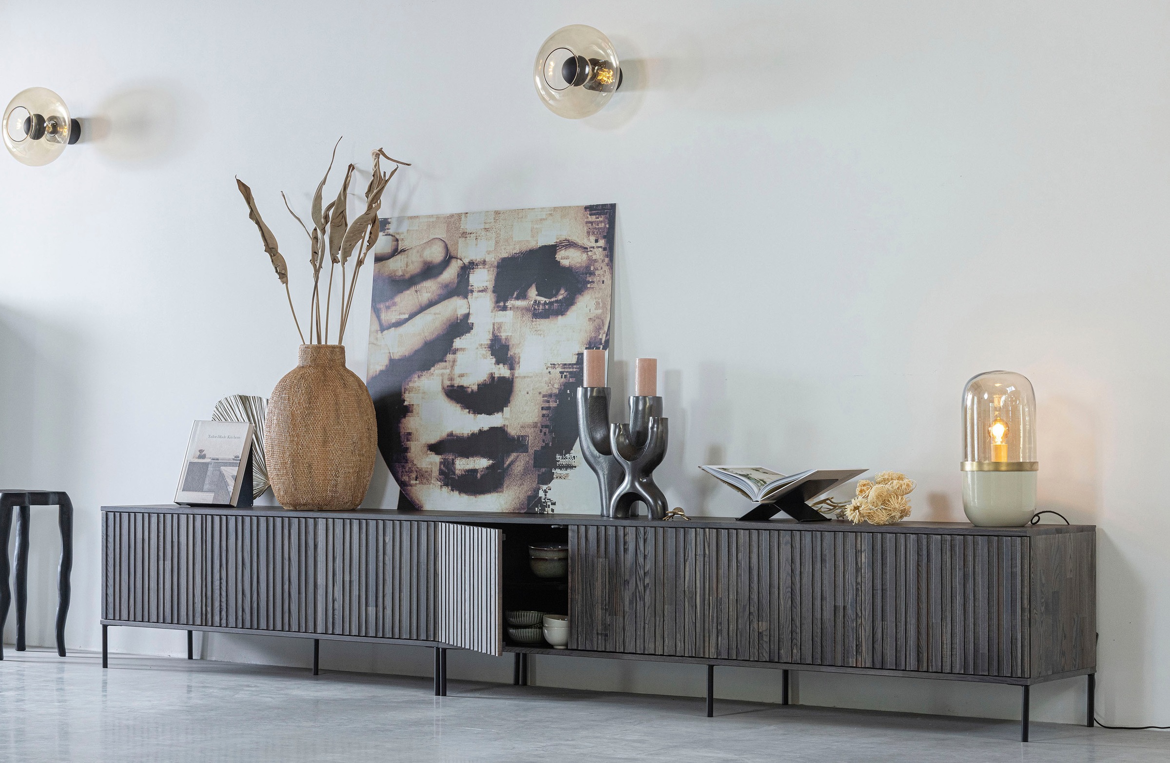 WOOOD Sideboard »New Gravure, TV-Kommode, Breite 100 cm oder 150 cm«, Kommode Höhe 56 cm, mit grafischen Relieftüren, viel Stauraum