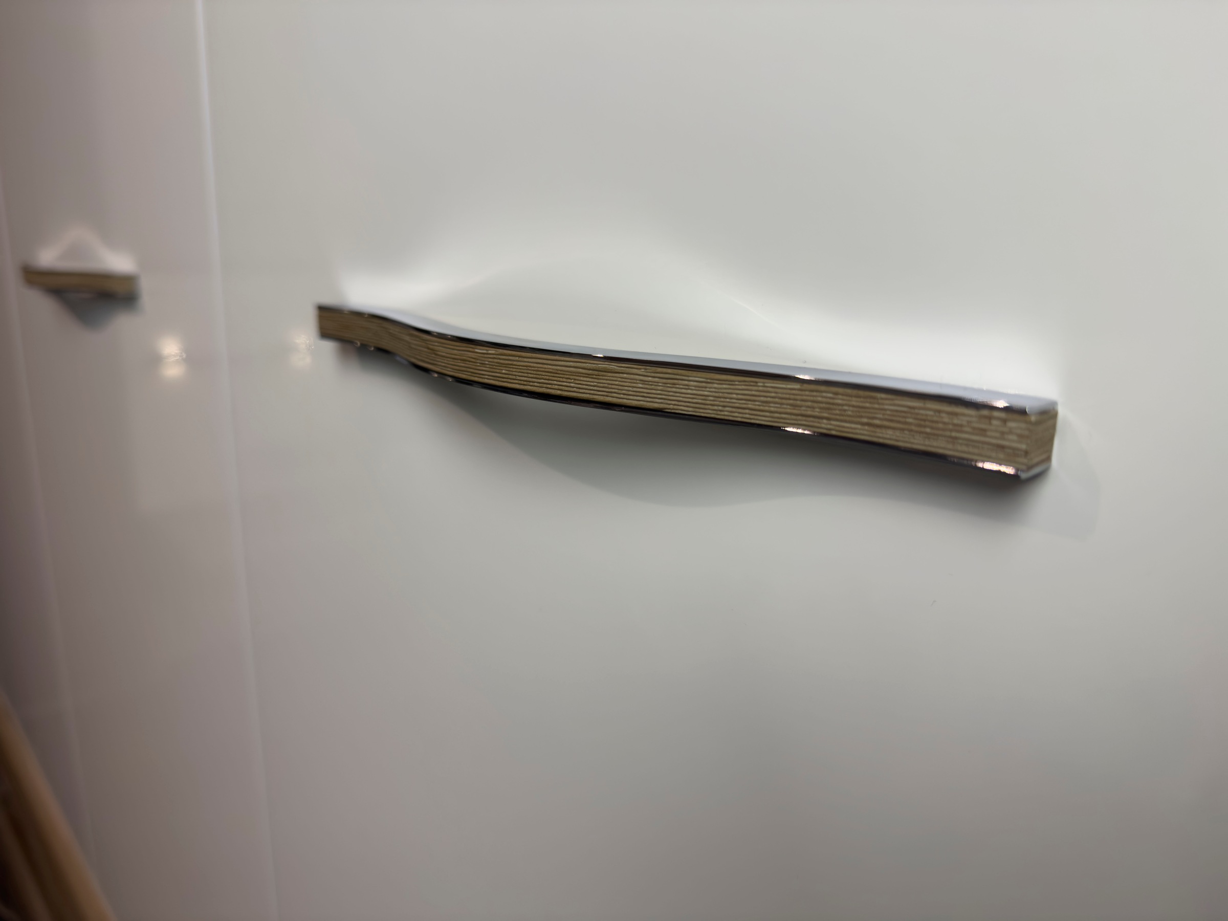 Home affaire Kleiderschrank »Gala, beige hochglänzend UV lackiert, kratzfest, FSC-zertifiziert«, (abgerundete Schubladen aus MDF im Holzdekor, soft-close), mit Beleuchtung und Passpartourahmen, hoher Schrank (224cm), 4 Breiten