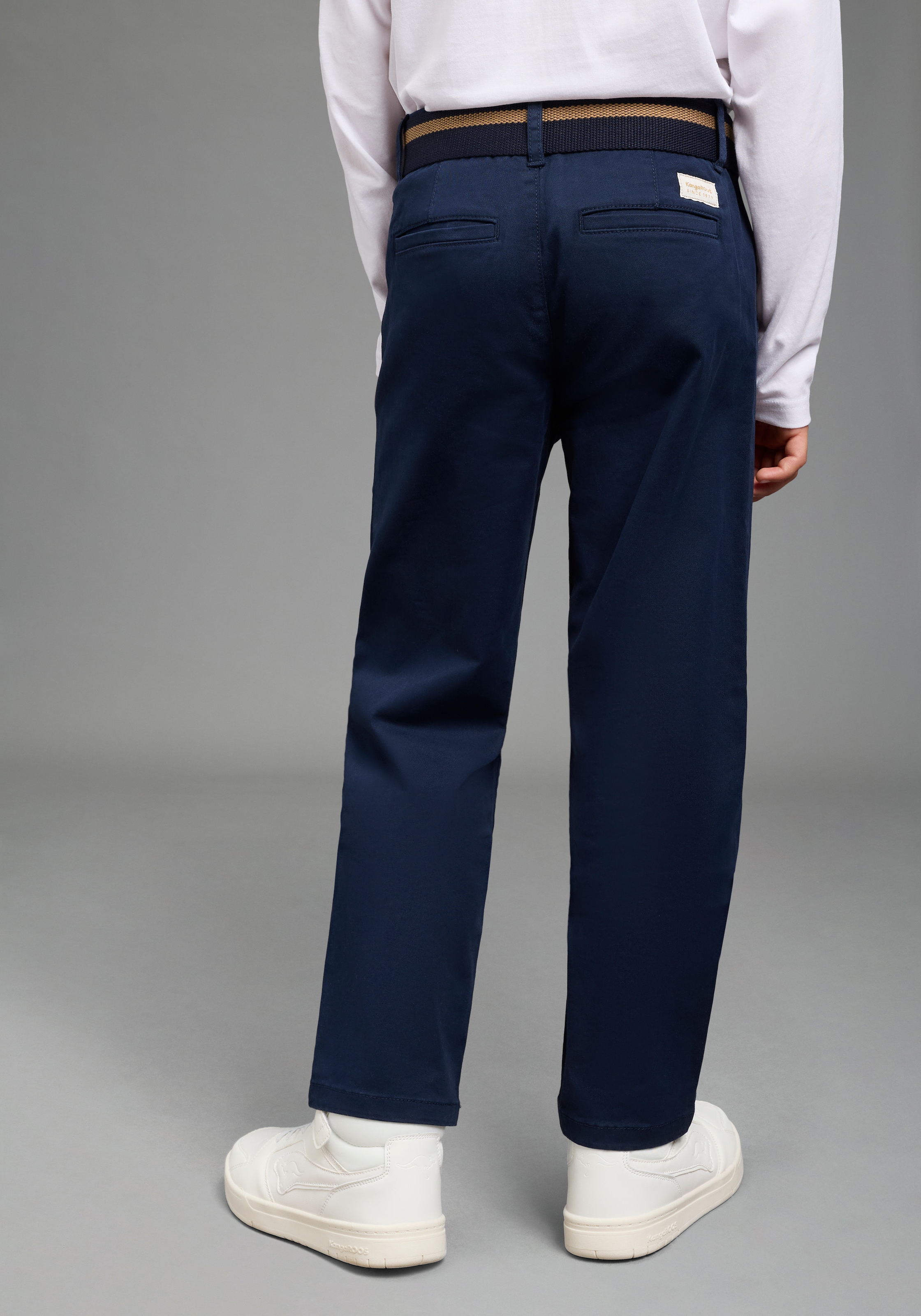 KangaROOS Chinohose »Chinohose mit Gürtel«  modische Basic-Passform, gerades Bein, verstellbarer Gummizugbund