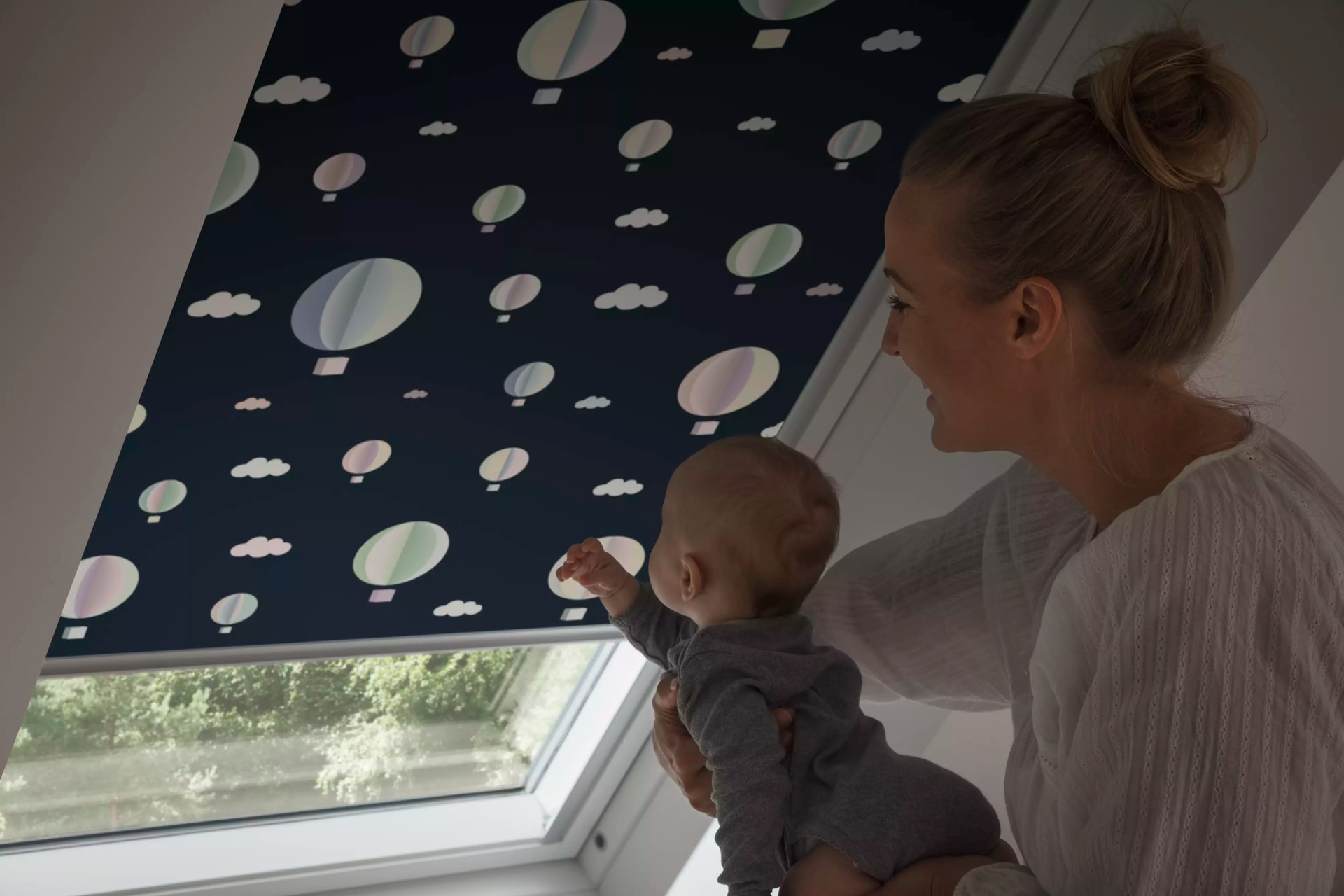 VELUX Verdunklungsrollo »DKL 4666S« verdunkelnd ohne Bohren in Führungsschienen alufarbene Führungsschienen & Griffleiste