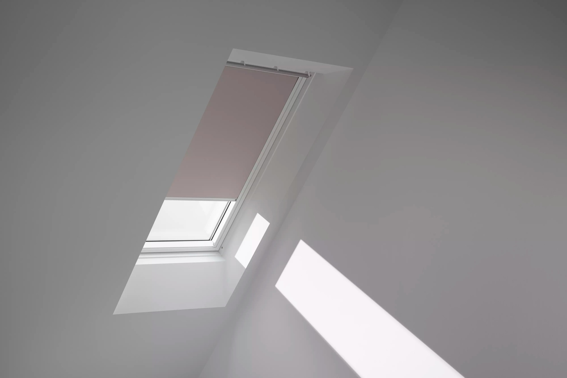 VELUX Verdunklungsrollo »DKL 4580SWL, Farbe hell taupe«, verdunkelnd, ohne Bohren, in Führungsschienen, weiße Führungsschienen & Griffleiste