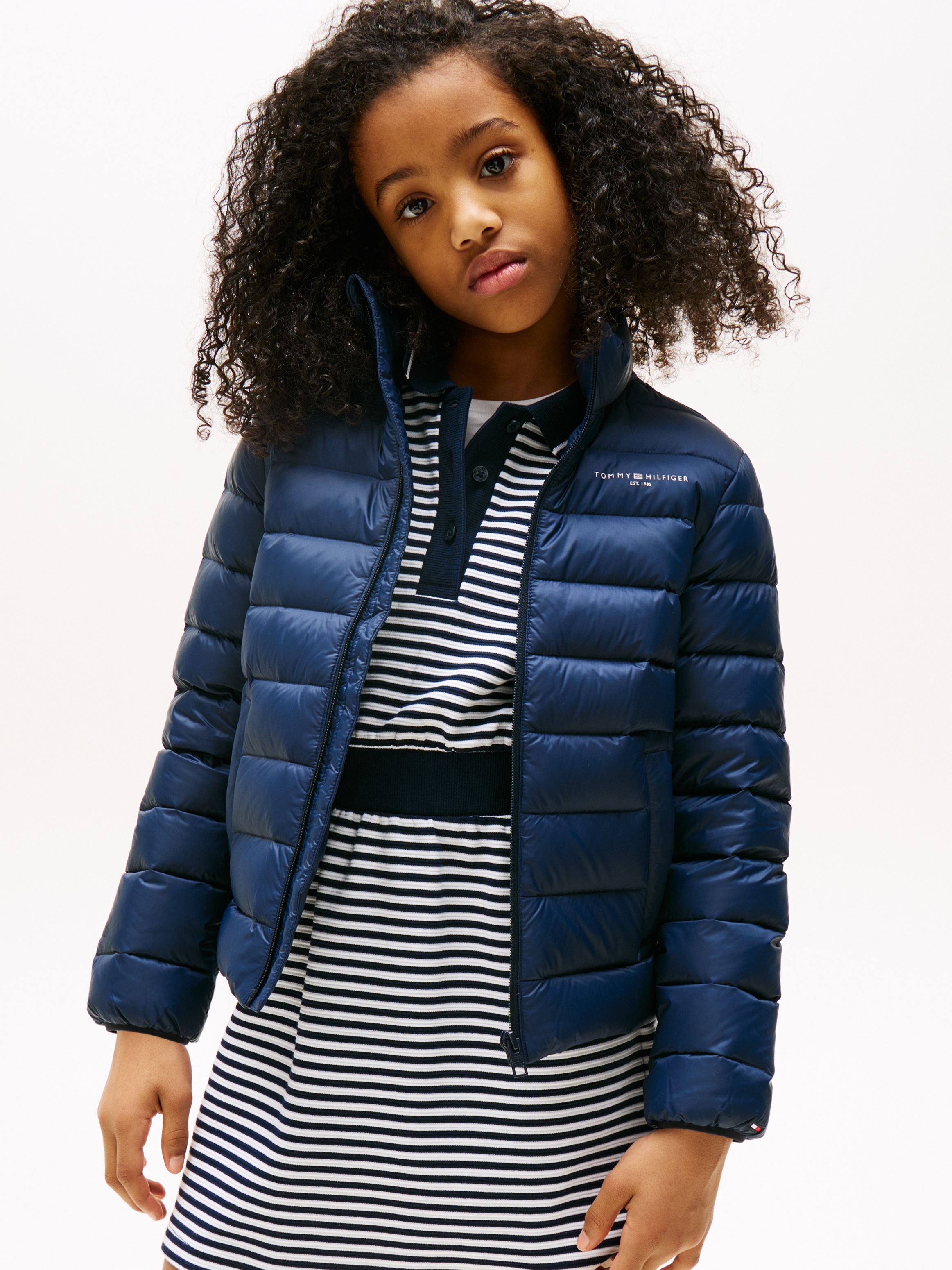 Tommy Hilfiger Steppjacke »ESSENTIAL LIGHT DOWN JACKET«, für Kinder bis 16 Jahre, Logodruck auf der Brust