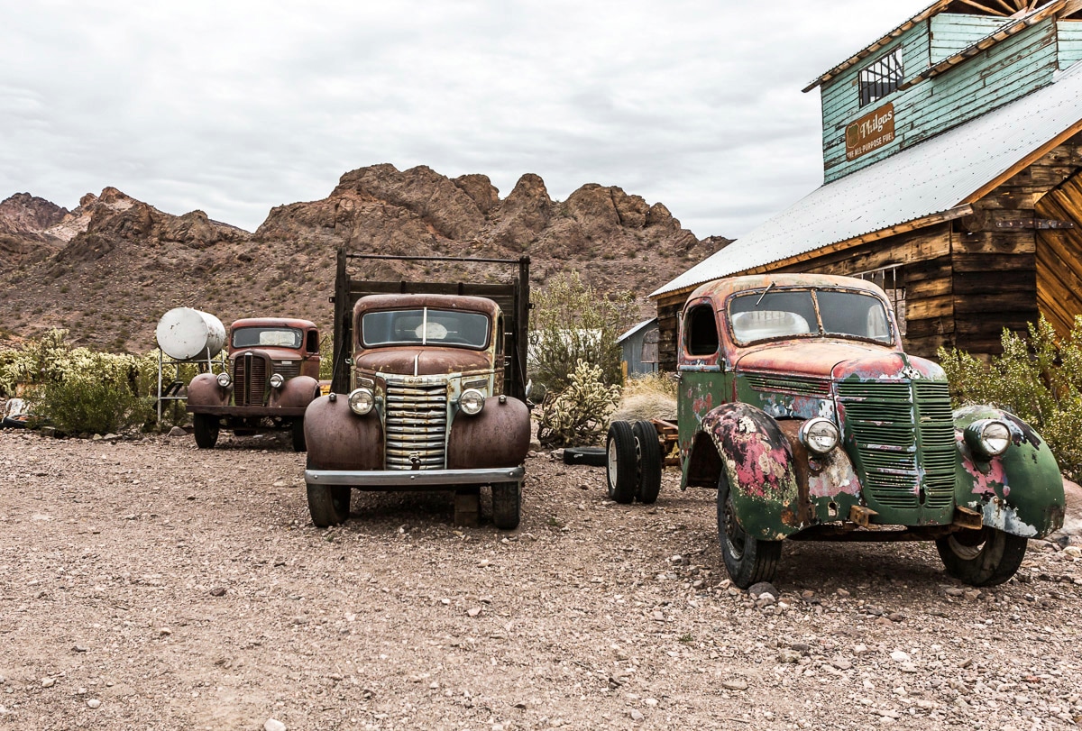 Papermoon Fototapete »Alte Autos« günstig online kaufen