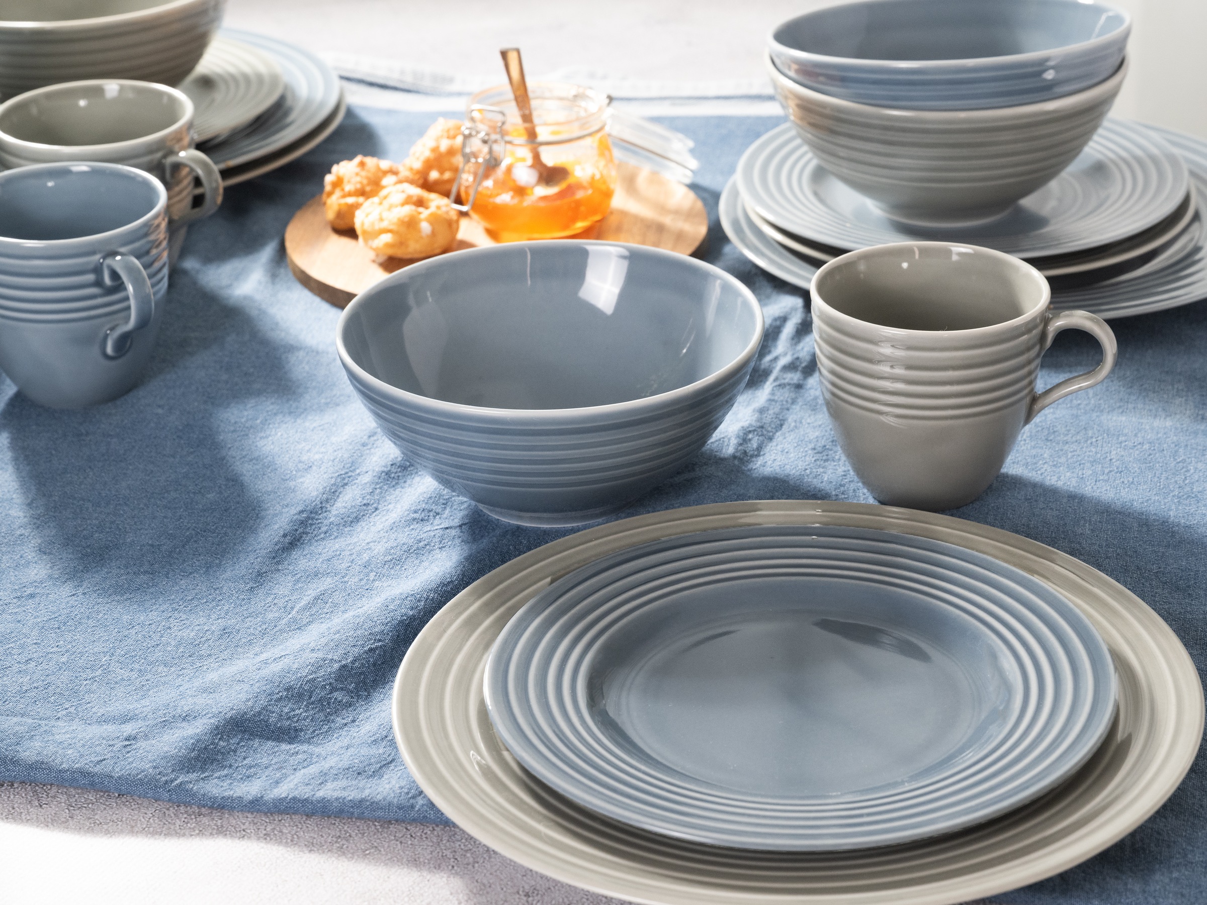 CreaTable Kombiservice »Geschirr-Set Stripes Colors«, (Set, 16 tlg., Kaffeeservice und Tafelservice im Set, für 4 Personen), Service, umlaufendes Rillenrelief, 16 Teile, für 4 Personen