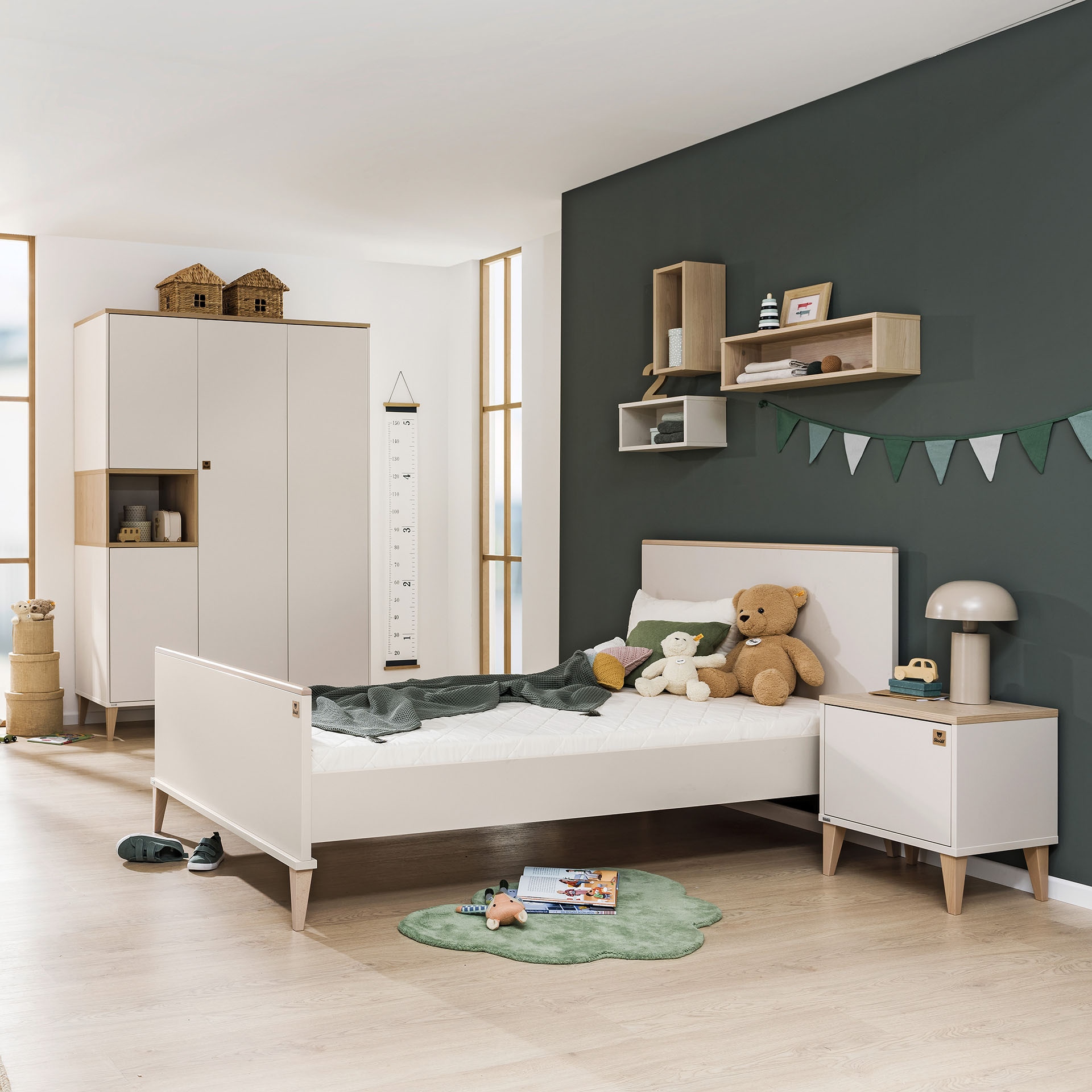 PAIDI Nachtkommode »MILA & BEN Steiff by PAIDI, Schublade mit Soft-Close« langlebiger Nachttisch in Beige mit Massivholz-Füßen