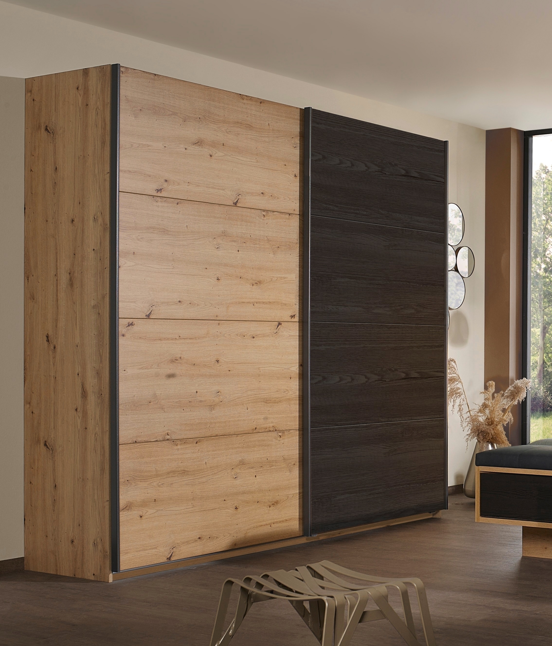 rauch Schwebetürenschrank »Kleiderschrank Schrank Garderobe Schlafzimmerschrank APOLLON«, mit großzügigem Stauraum und abgesetzten Türenfeldern MADE IN GERMANY