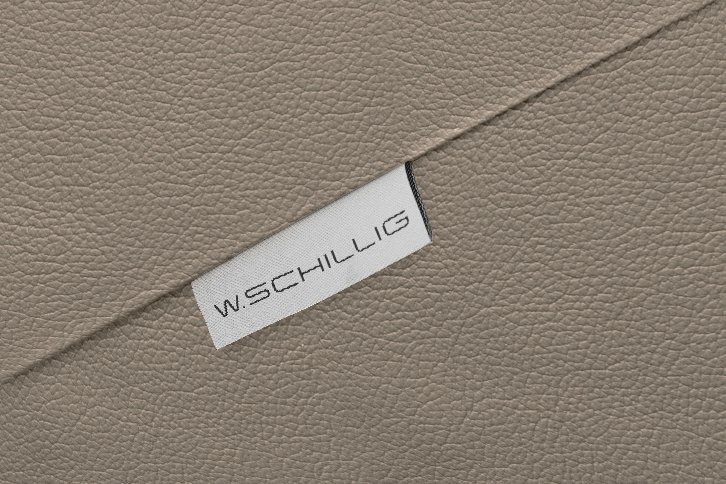 W.SCHILLIG Ecksofa »finn, Designsofa mit tollem Sitzkomfort, bequem, L-Form«, German Design Award 2016, Fußgestell Nussbaum natur, Breite 281 cm