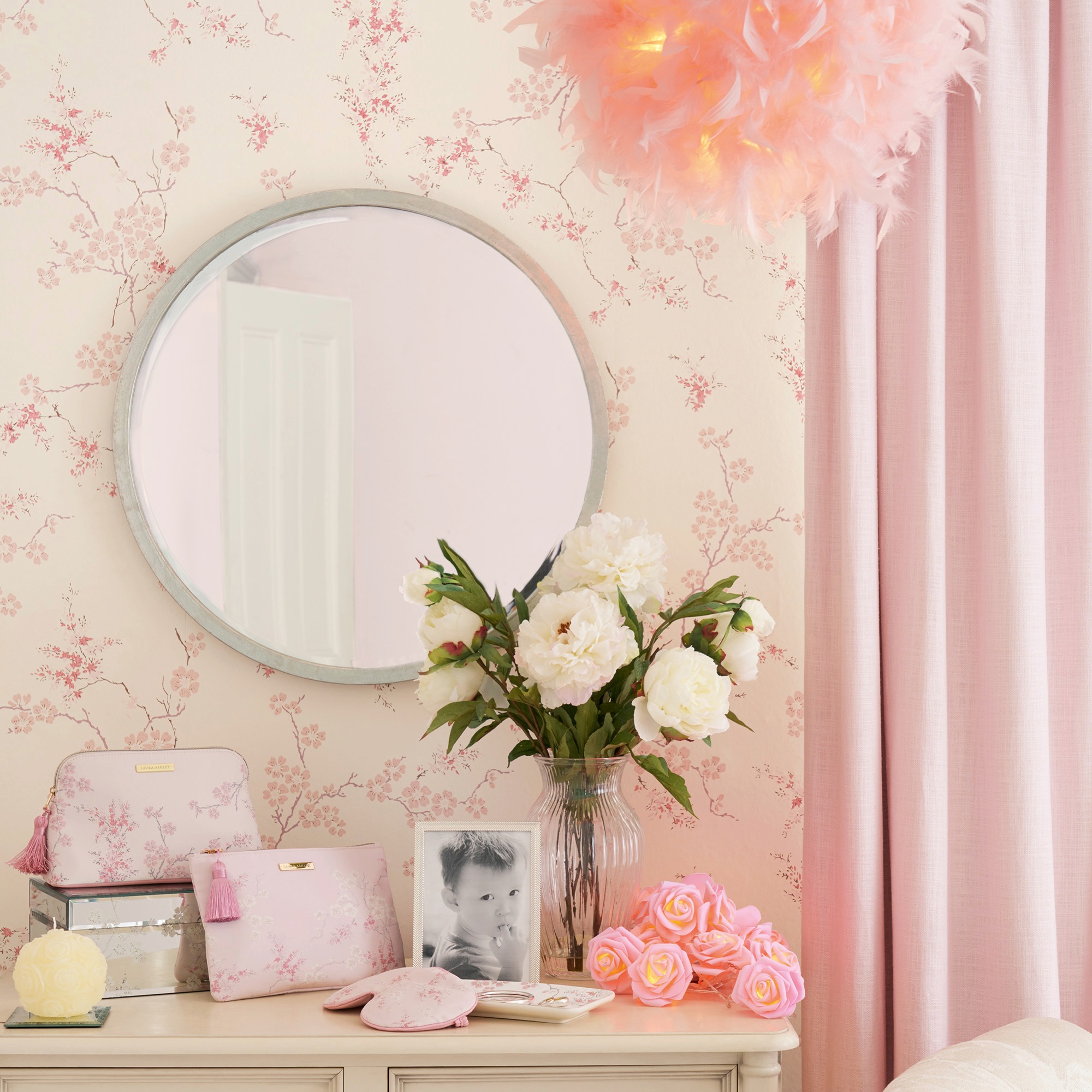 LAURA ASHLEY Vliestapete »Oriental Blossom Blush«, botanisch, FSC® zertifiziert, mit lebhaftem Druck, 10 Meter Länge