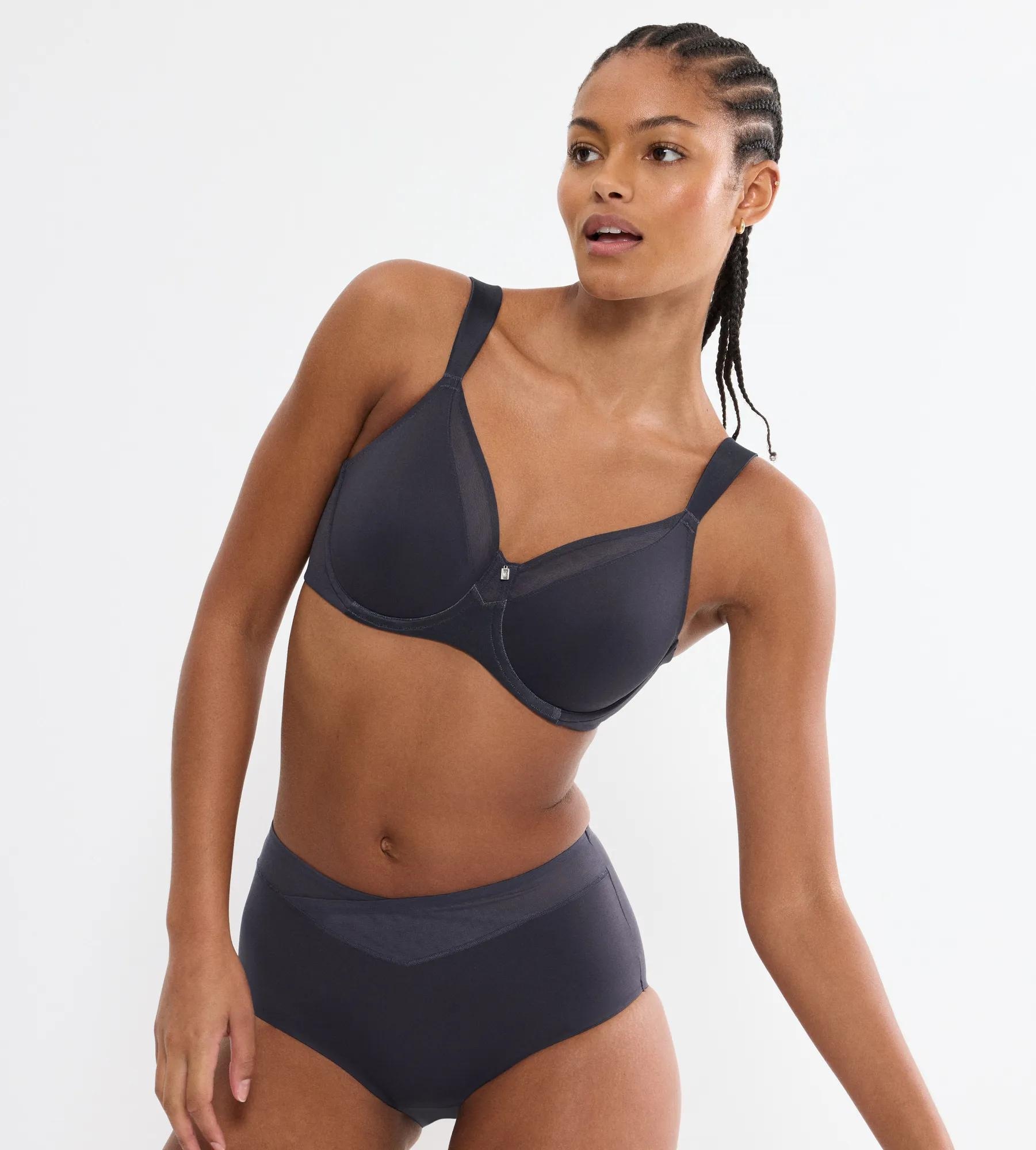 Triumph Minimizer-BH »True Shape Sensation« verkleinert die Brust optisch um eine Cup-Größe