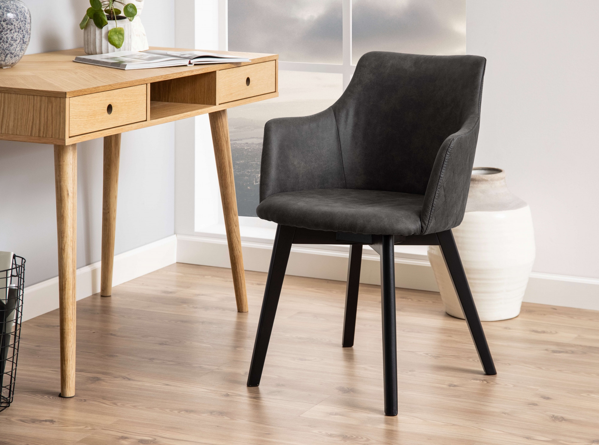 ACTONA GROUP Esszimmerstuhl »Bella«, Luxus-Microfaser, Armlehnstuhl anthrazitgrau, Eichebeine, Harlekinnähten, 2er-Set