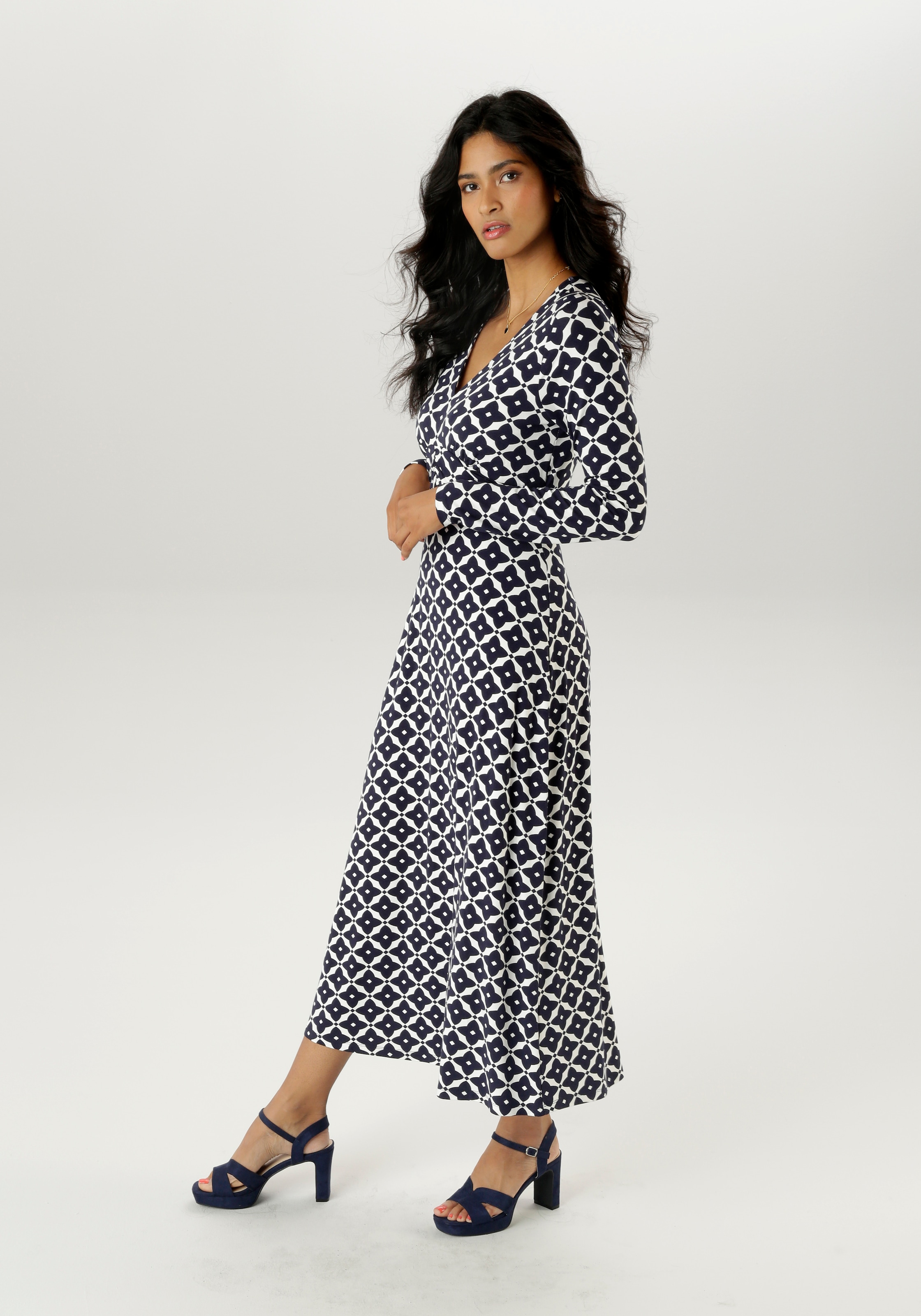 Aniston SELECTED Midikleid, mit eleganten, grafischen Druckverlauf