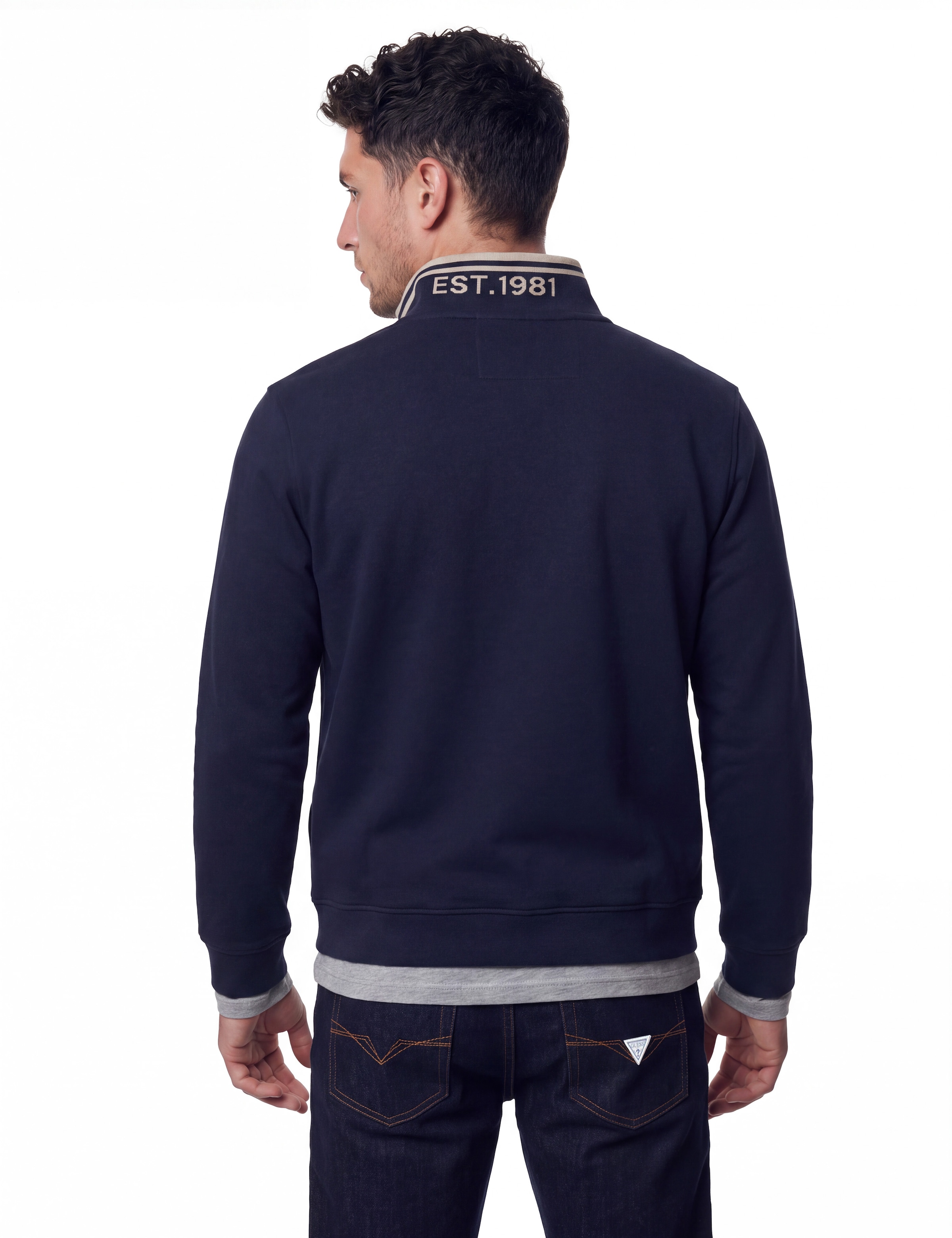 Guess Sweatjacke »FULL ZIP-UP TRUCKER« Stehkragen mit GUESS-Schriftzug, Kängurutasche