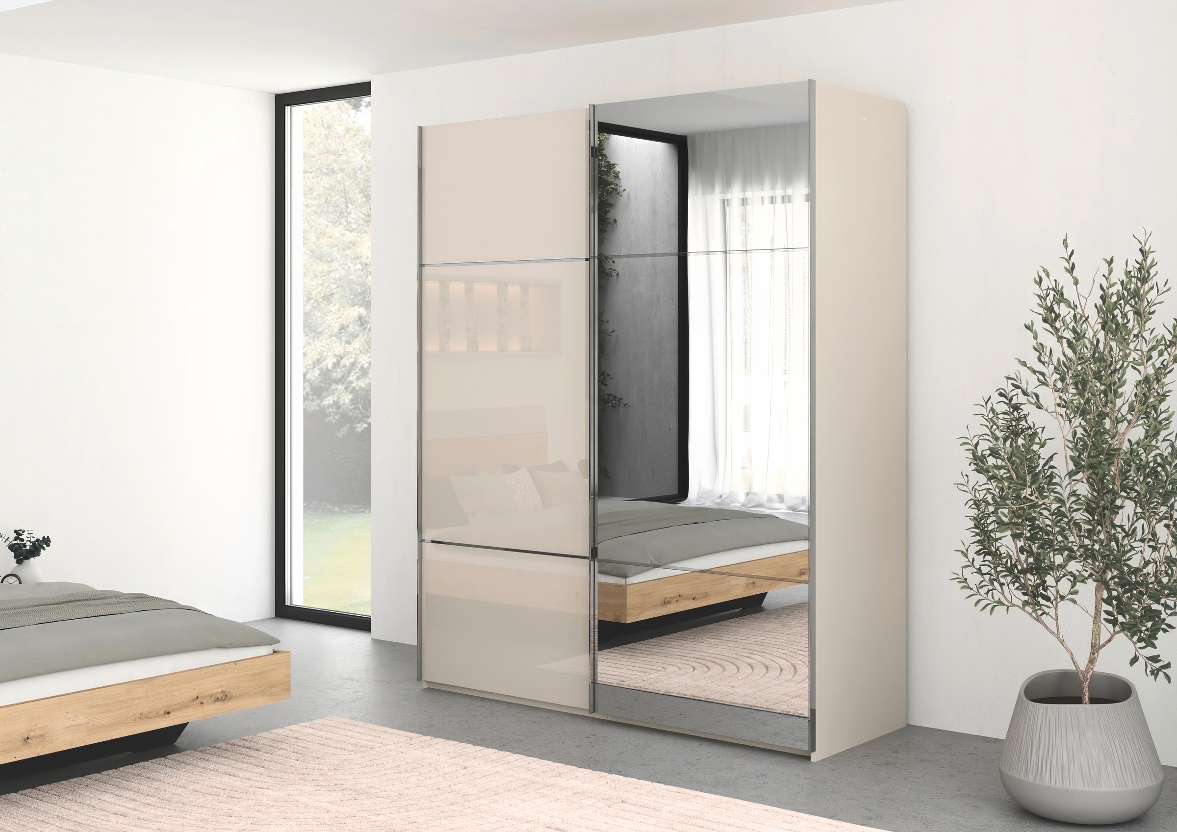 rauch Schwebetürenschrank »Kleiderschrank Schrank Garderobe Schlafzimmerschrank SCALE-TRIO« edle dreigeteilte Front mit 2 Zierleisten Spiegel/Glas MADE IN GERMANY