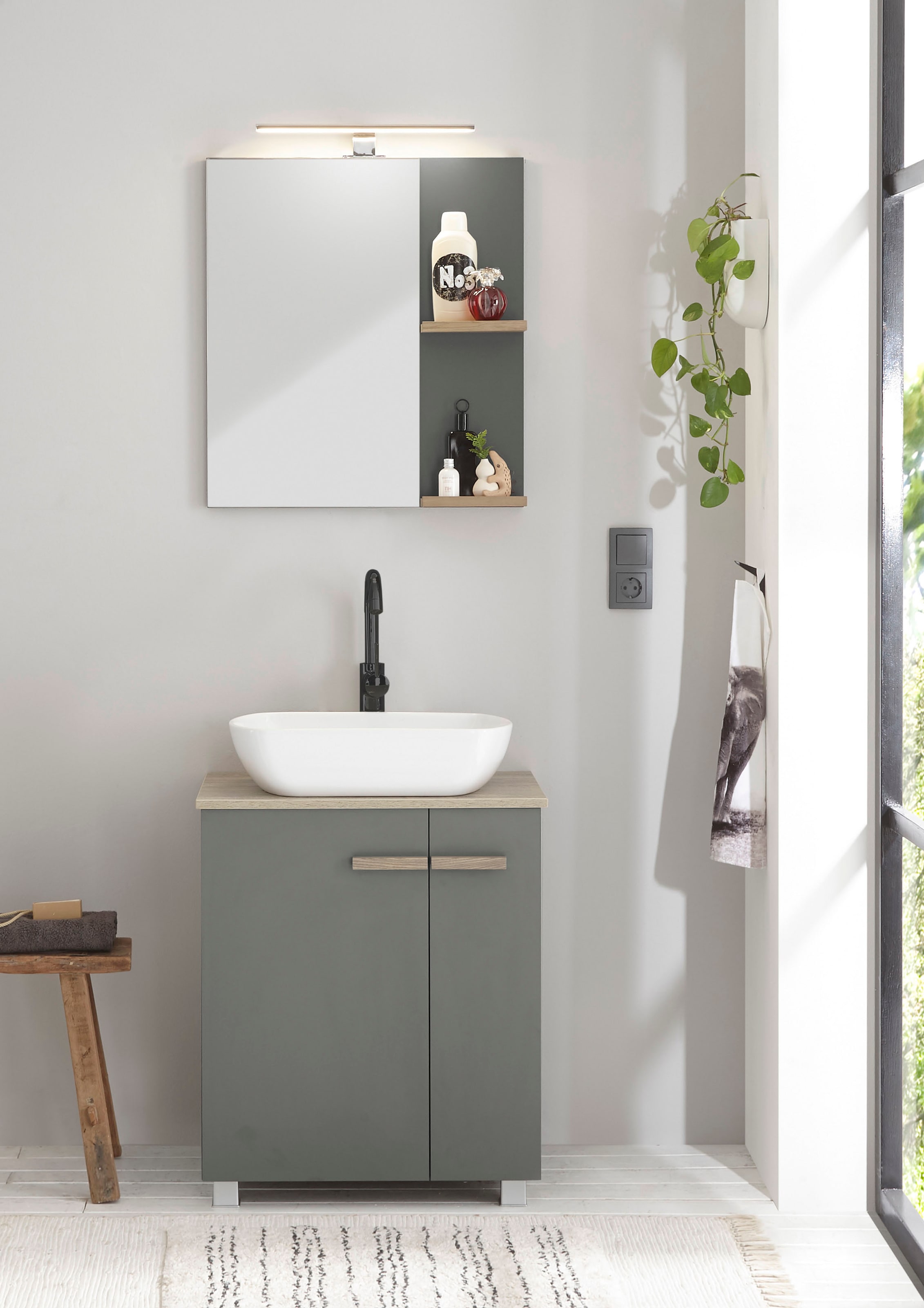 Places of Style Badmöbel-Set »SOLiD, Badmöbel-Set, Bad im modernen Design, 2-teiliges Badezimmer«, (2 St.), Waschtisch mit Waschbecken, Spiegel mit LED, Breite 60 cm