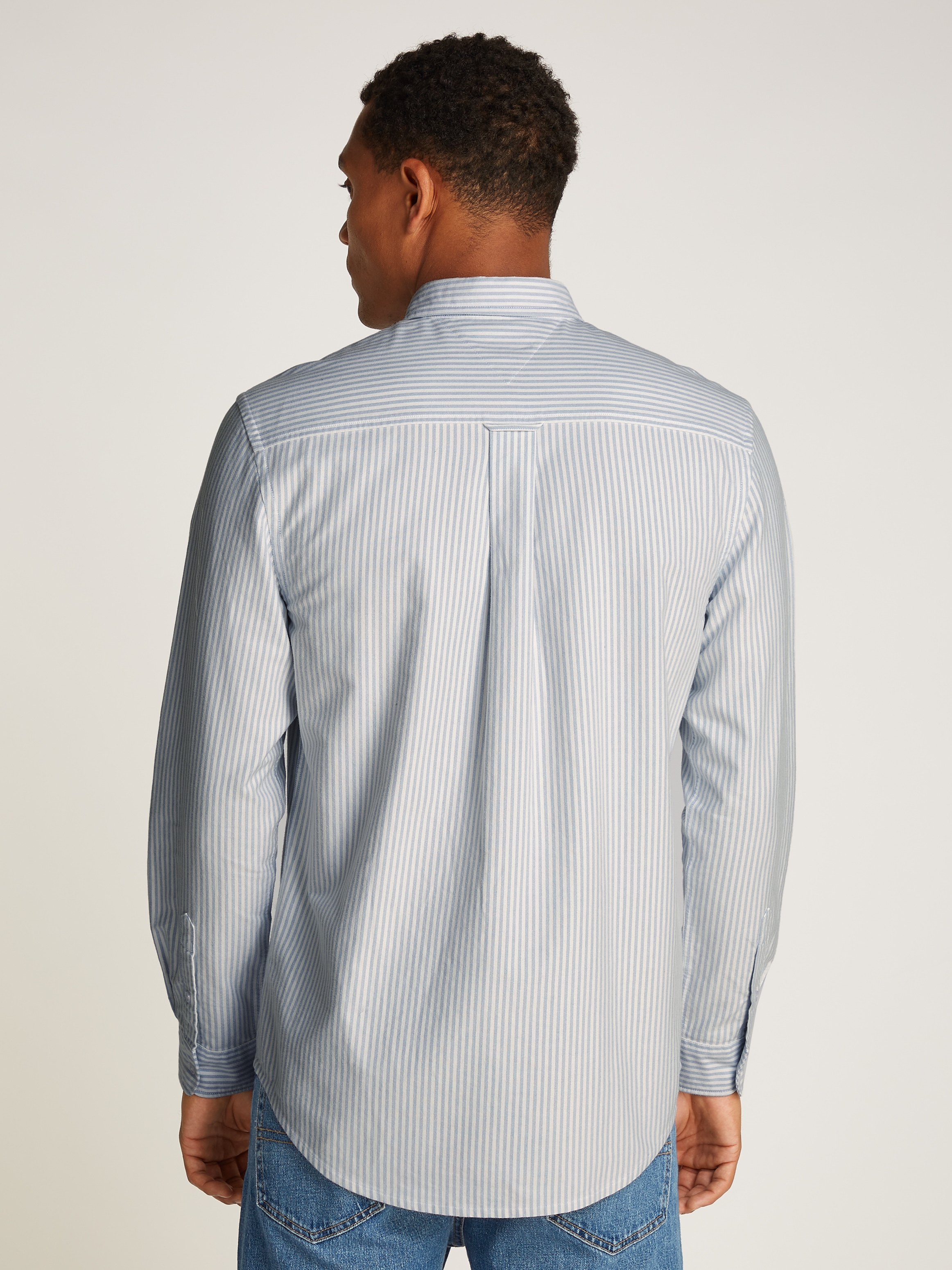 Tommy Jeans Langarmhemd »TJM STRIPE OXFORD SHIRT EXT«, mit Logostickerei