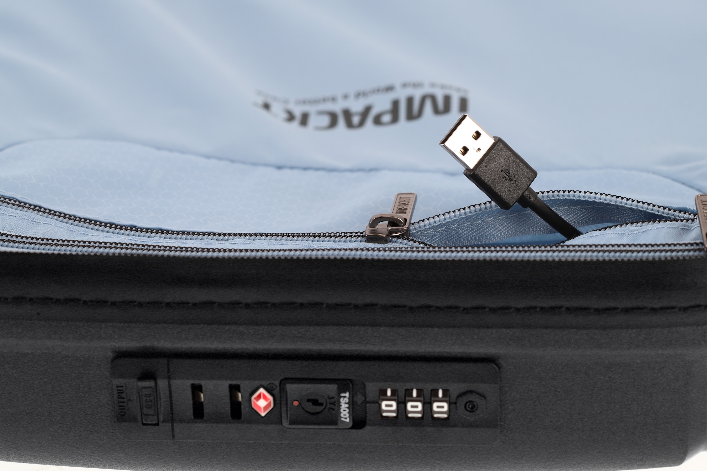 IMPACKT Hartschalen-Trolley »IP1, verschiedene Größen und Farben«, 4 Rollen, Hartschalen-Koffer vegan Koffer Reisegepäck USB-Port TSA Zahlenschloss