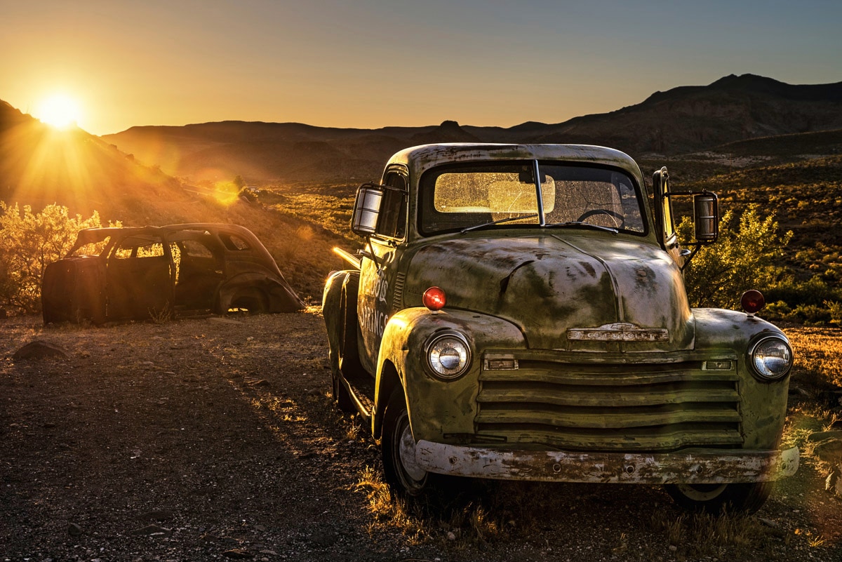 Papermoon Fototapete »Altes Auto« günstig online kaufen