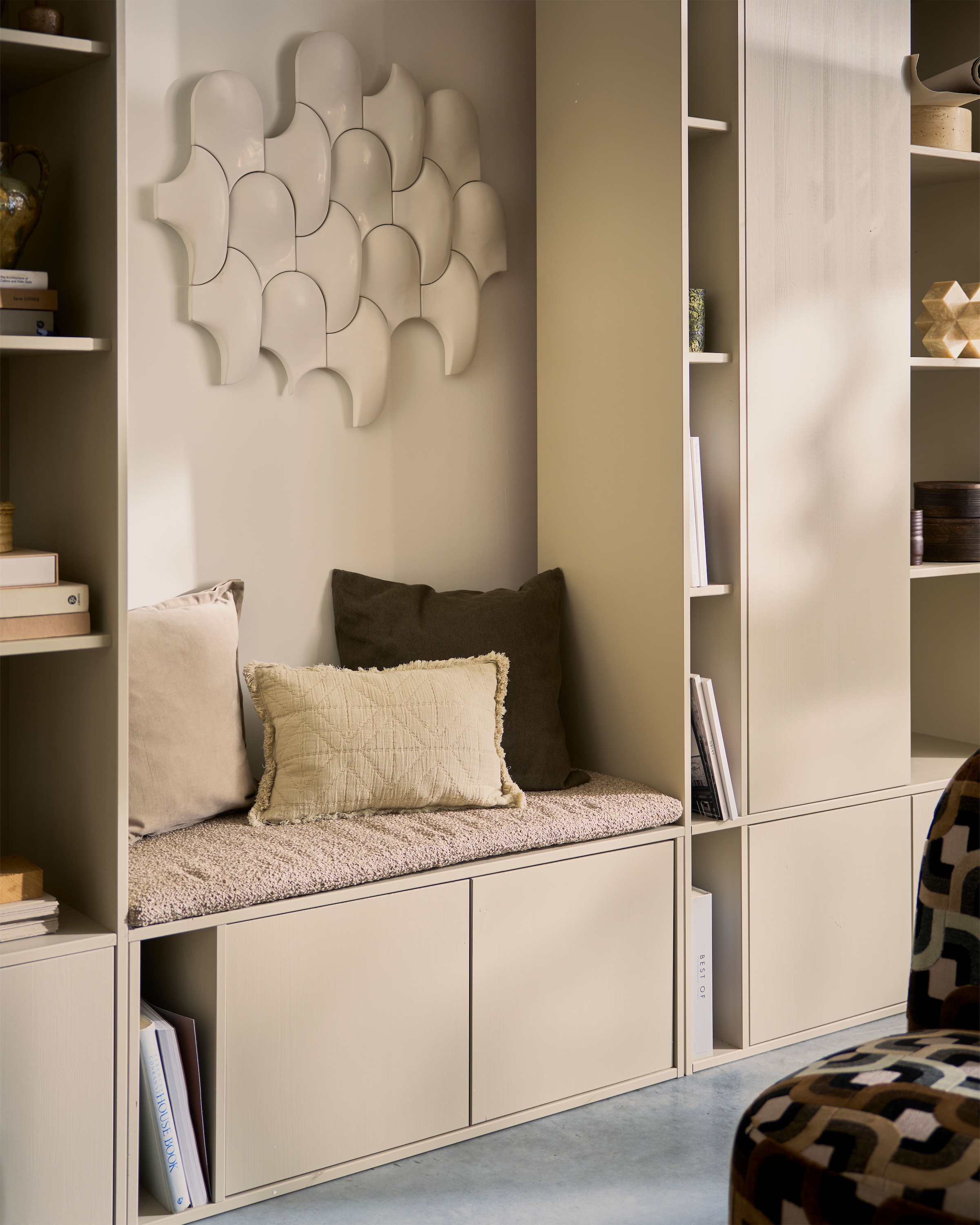 WOOOD Schuhbank »vtwonen SETTLE DOWN TV MEUBEL/BANKJE 108 CM DUST MET ZITKUSSEN [fsc]« Settle Down TV-Schrank/Bank aus FSC-Kiefer