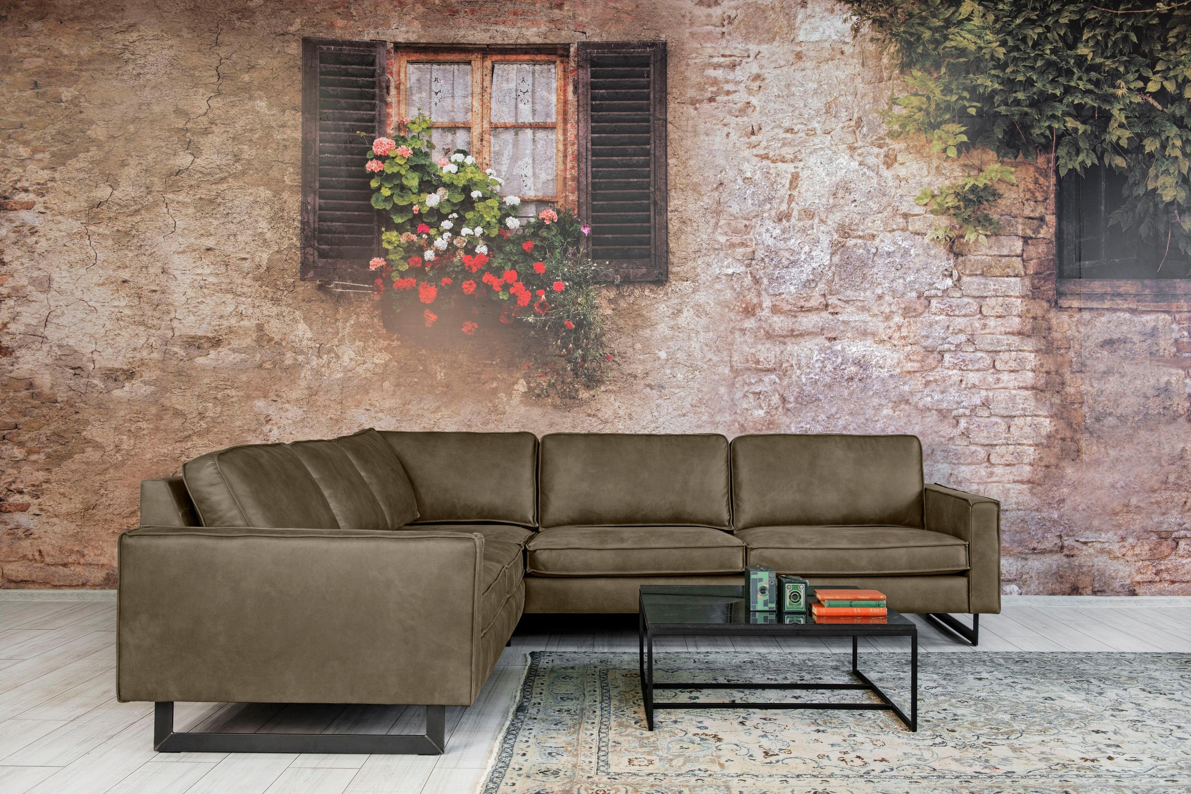 Places of Style Ecksofa »Pinto, XXL, 250/290 cm, langer Schenkel, Ottomane«, Cord, Chenille, Lederoptik, mit Keder, Metallfüße, Wellenunterfederung