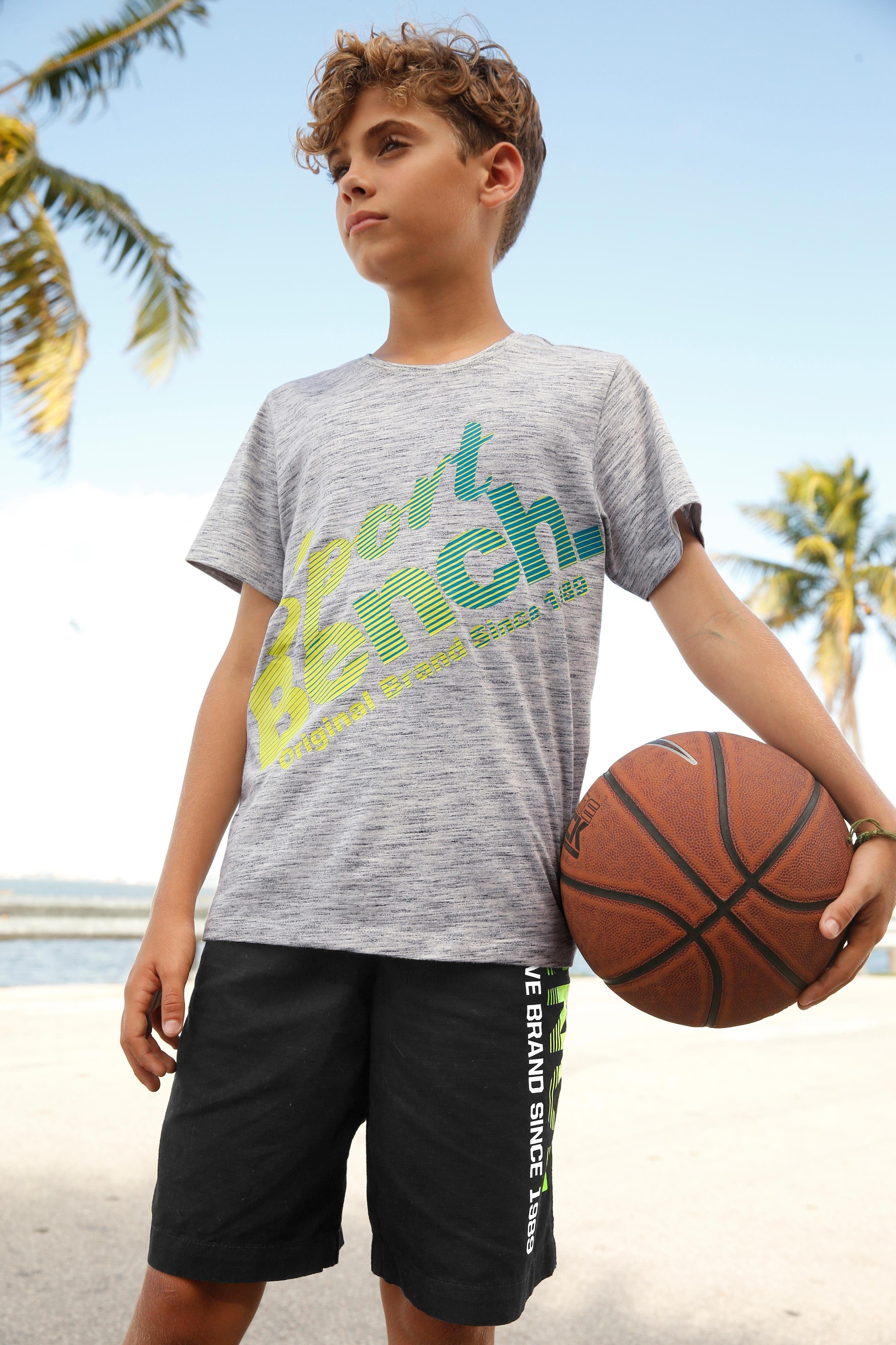 7. Bild von Bench. Bermudas, mit Nahttaschen und Druck