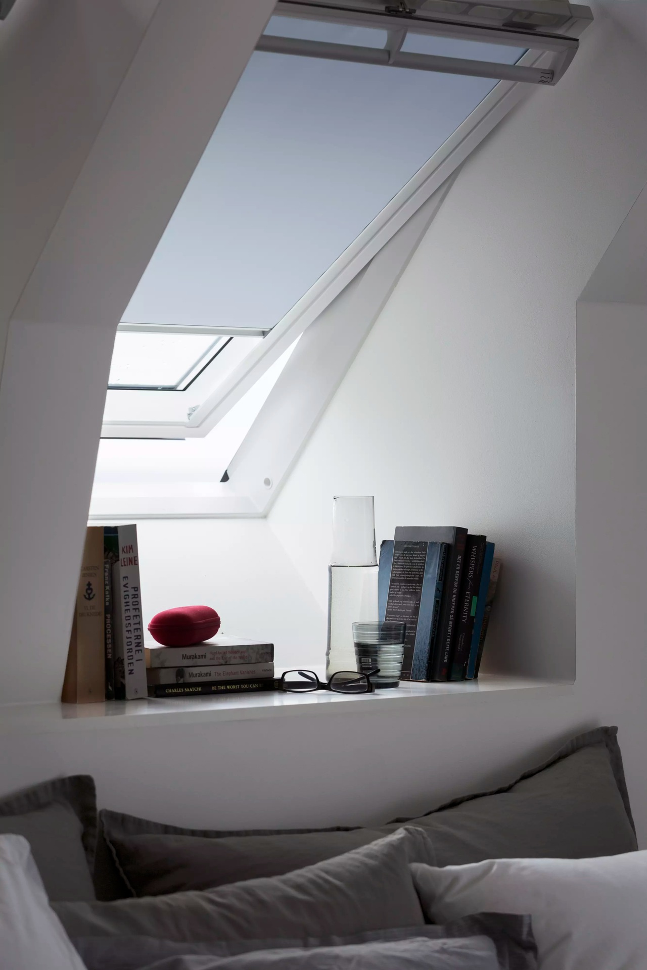 VELUX Verdunklungsrollo »DKL 4576SWL, Farbe himmelblau«, verdunkelnd, ohne Bohren, in Führungsschienen, weiße Führungsschienen & Griffleiste