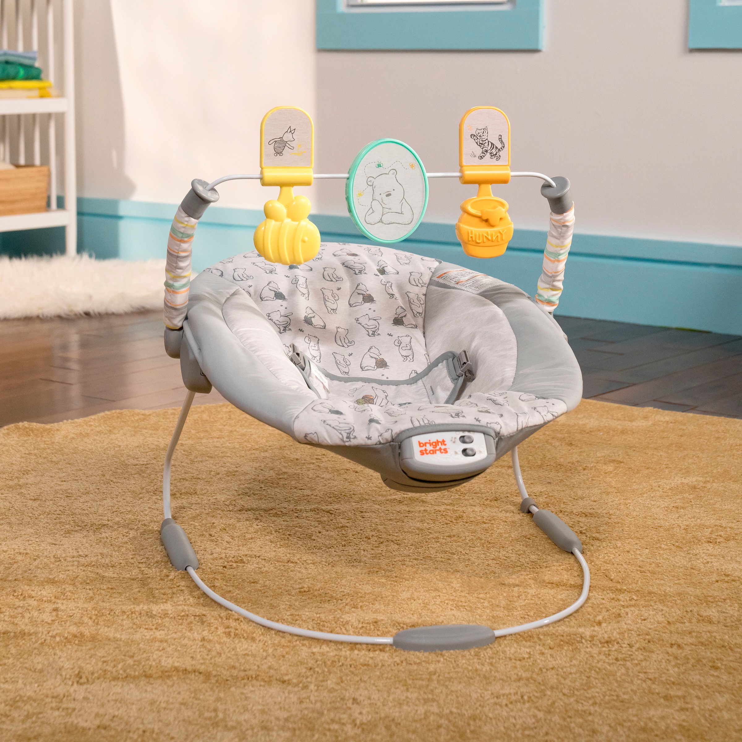 Bright Starts Babywippe »Disney Winnie the Pooh Classic Pals Vibrating Bouncer«, bis 9 kg, mit Sound-Effekt