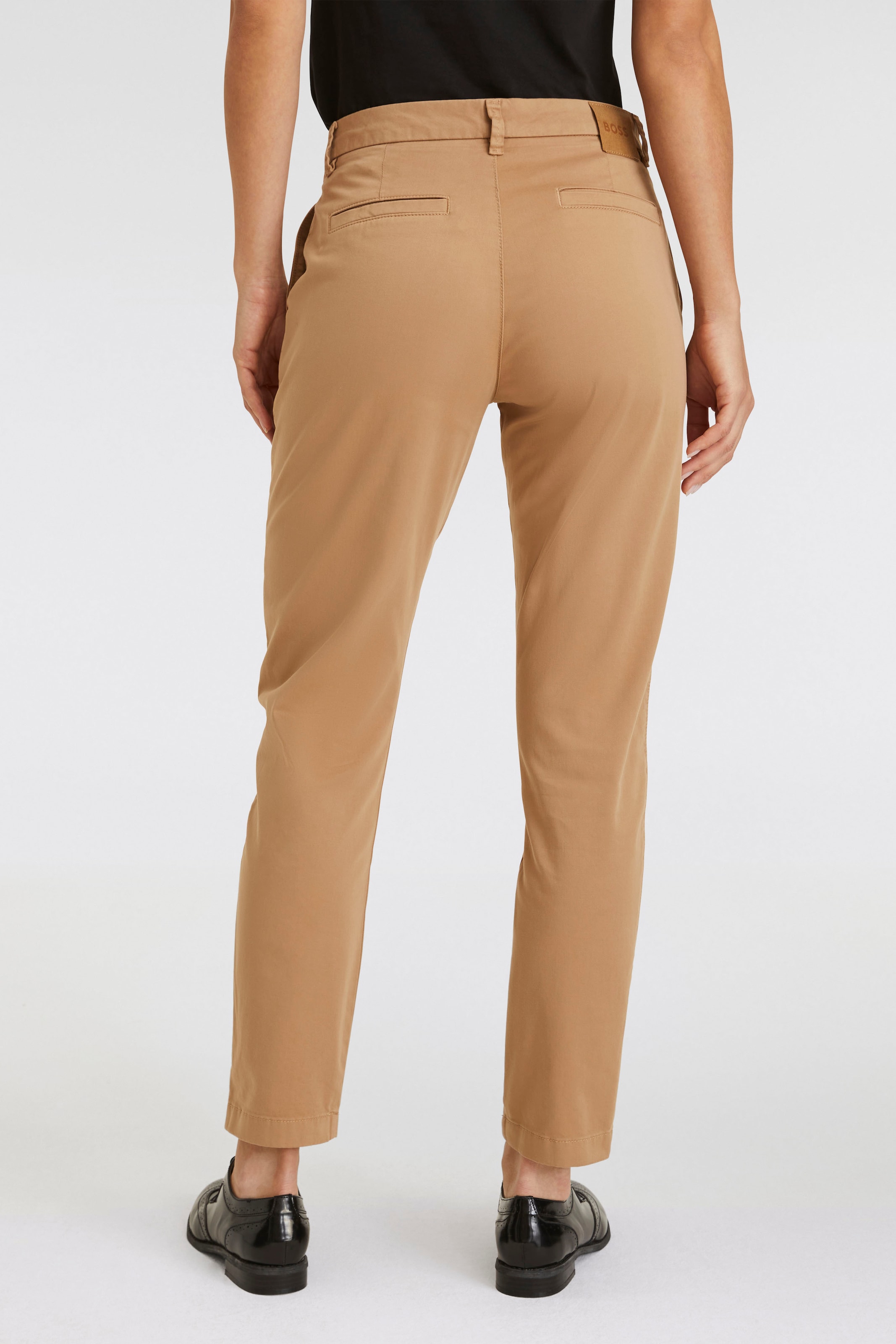 BOSS ORANGE Webhose »Tachini Premium Damenmode«, mit Leder-Brandlabel am hinteren Bundabschluss