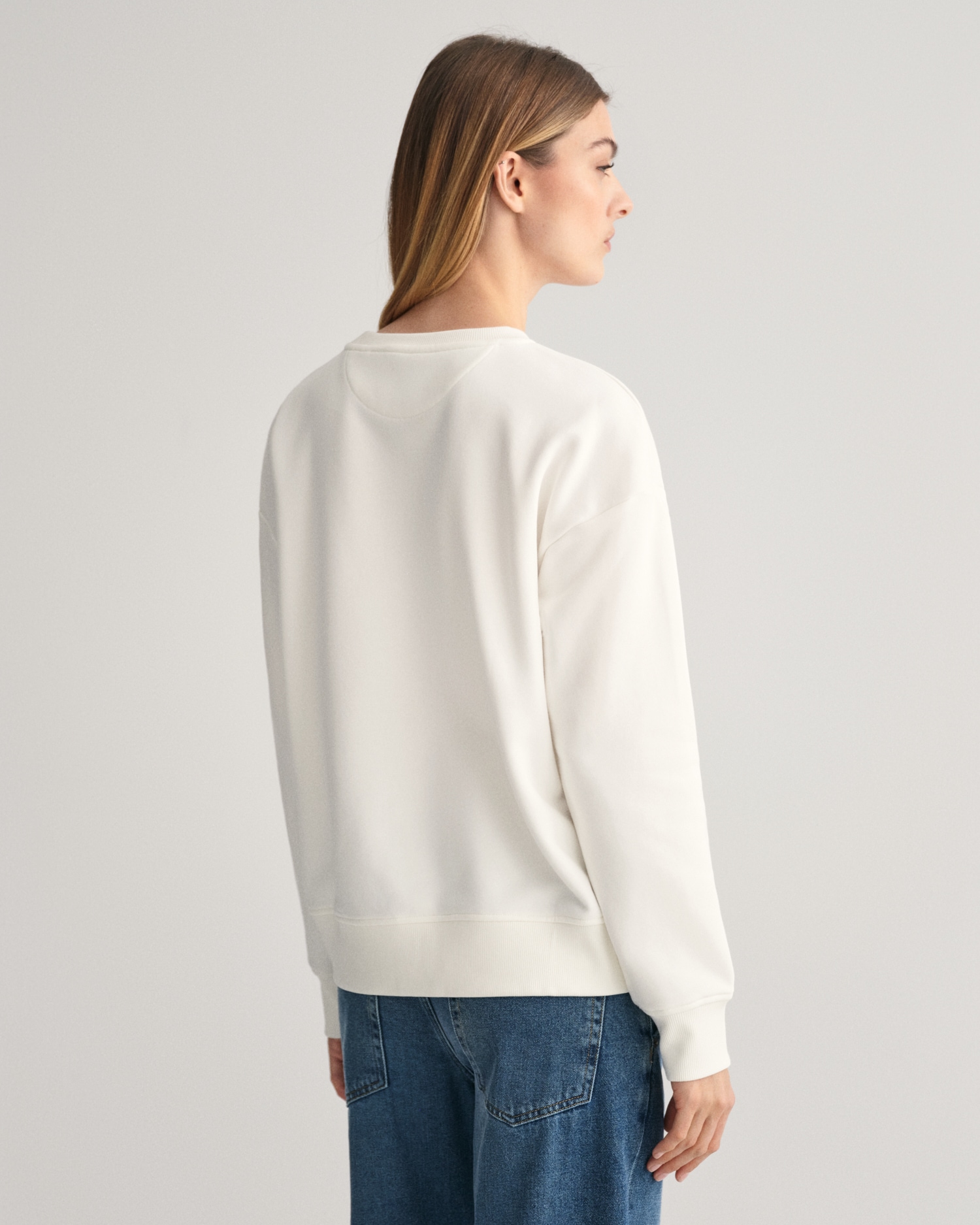 Gant Sweatshirt »SHIELD C-NECK SWEAT«, Grafische GANT-Stickerei auf der Brust
