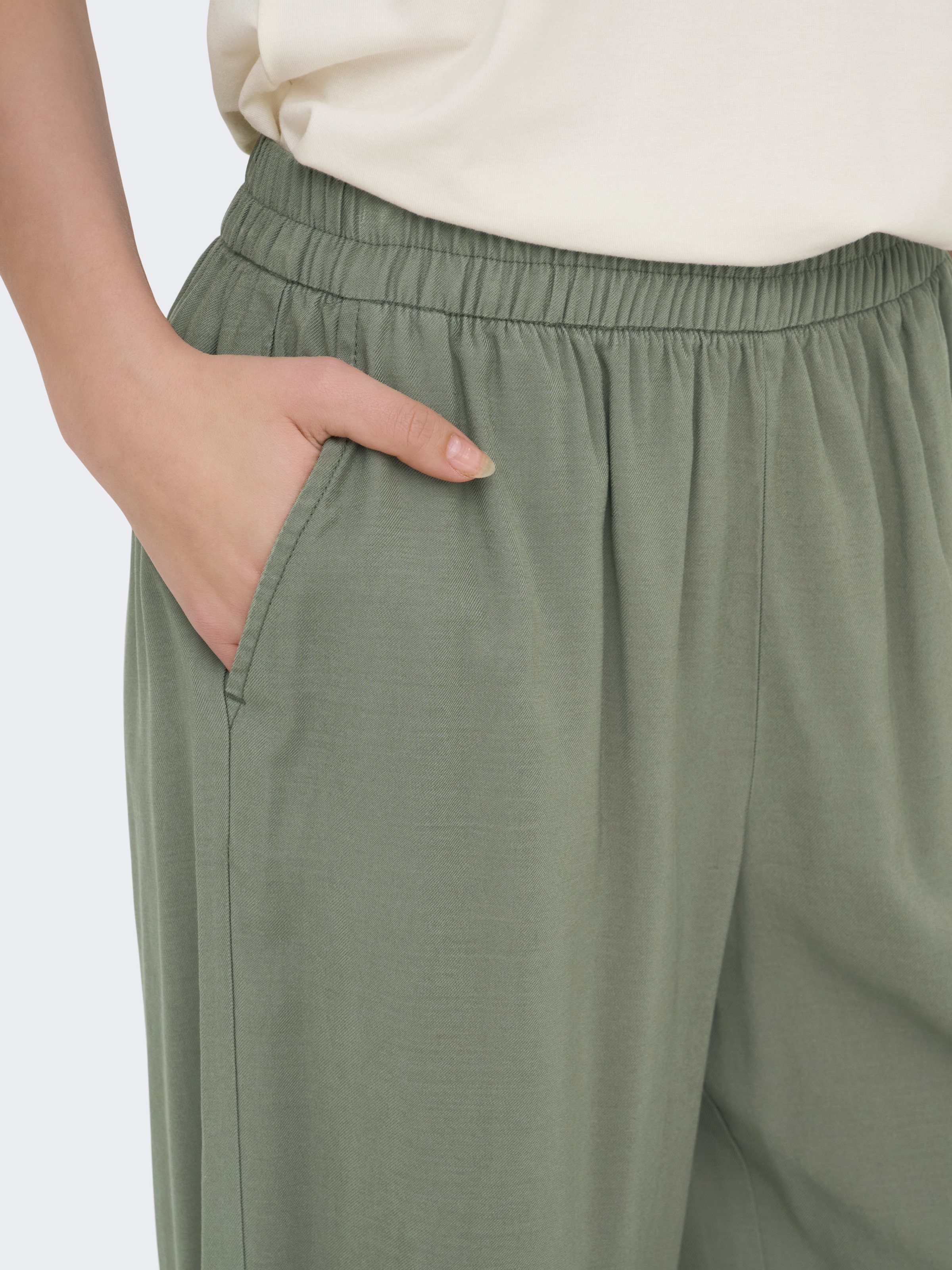 ONLY Schlupfhose »ONLARIS LIFE HW PULL-UP PANT WVN NOOS«  mit bequemen Gummizug