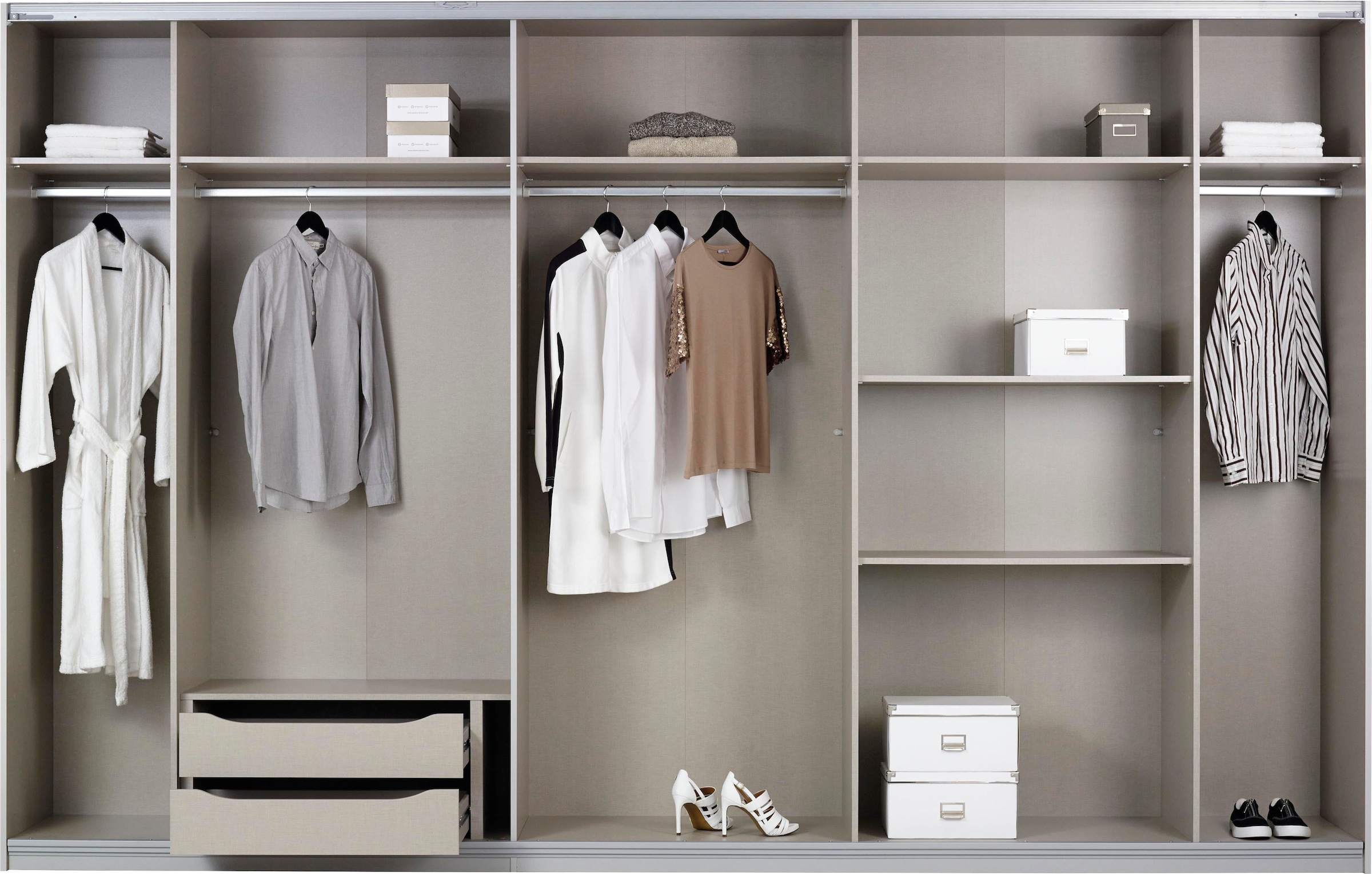 rauch Schwebetürenschrank »Kleiderschrank Schrank Garderobe Schlafzimmerschrank TUBONA«, mit umfangreicher Innenausstattung und Passepartout MADE IN GERMANY