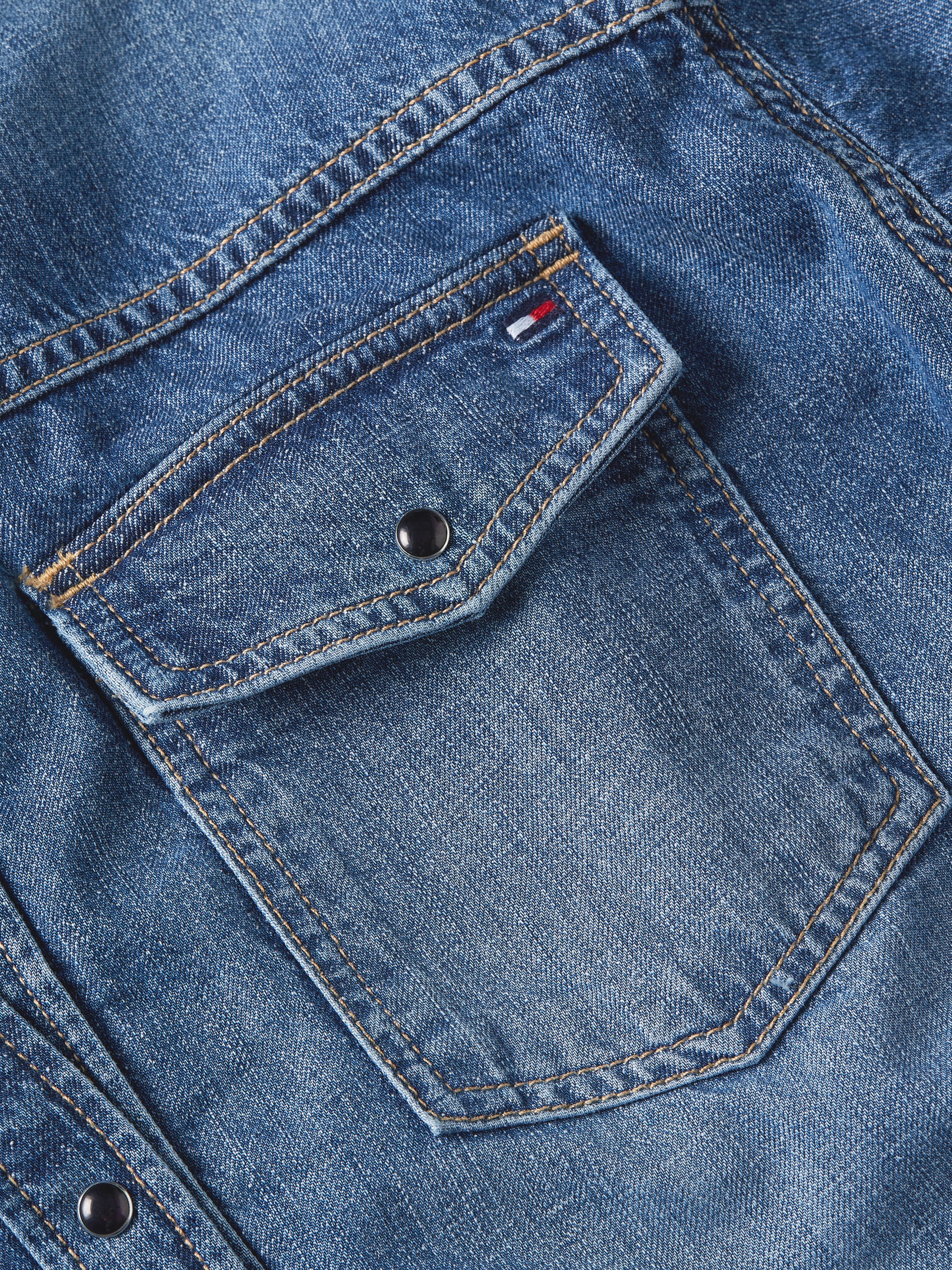 Tommy Hilfiger Hemdbluse »DNM LS RELAXED SHIRT BETH«, mit Tommy Hilfiger Flagge