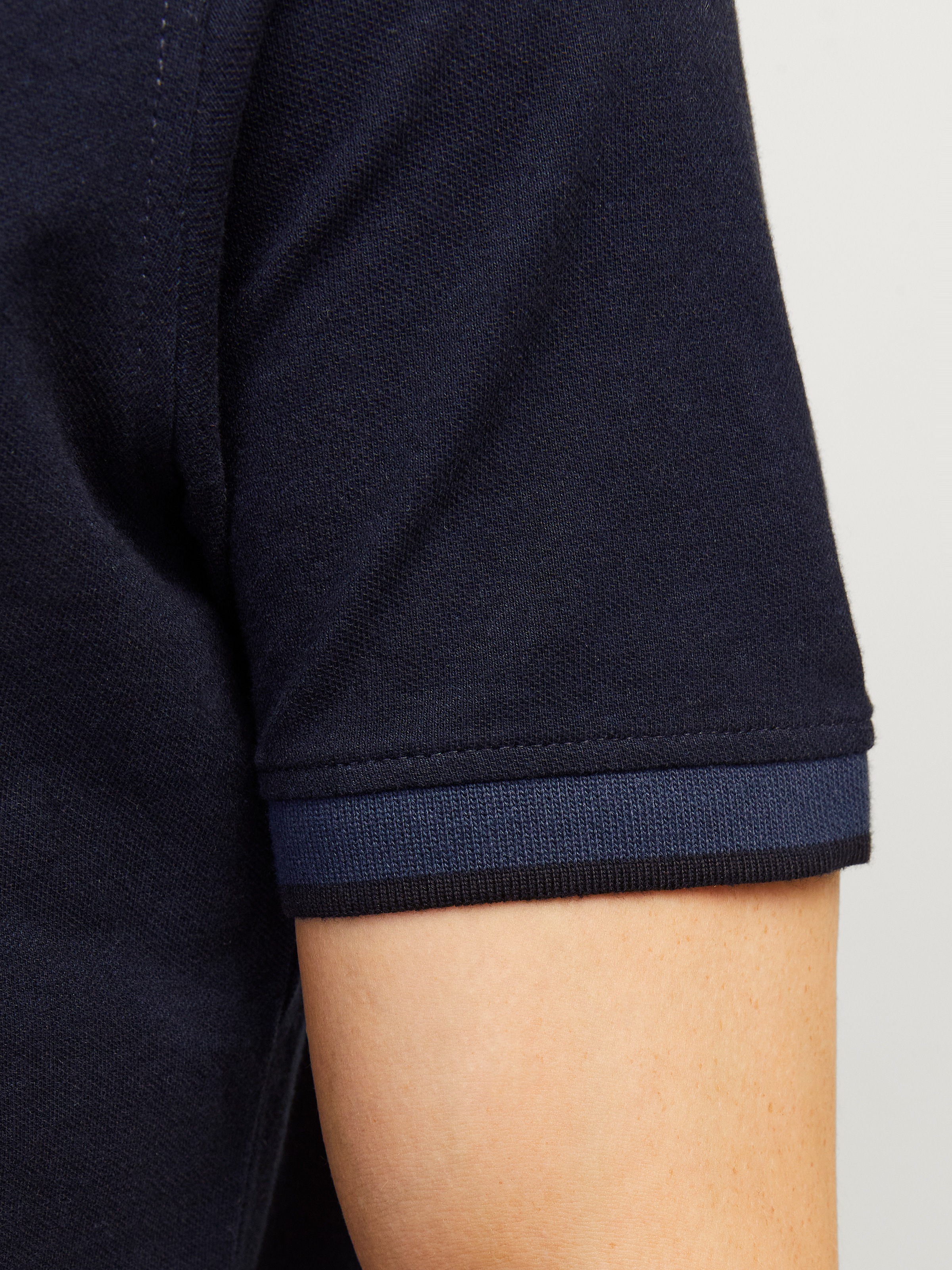 Jack & Jones Poloshirt »JJEPAULOS  Poloshirt mit klassischem Kragen und figurbetonter Form« Logostickerei, modisch, schmal, Baumwolle, Polokragen