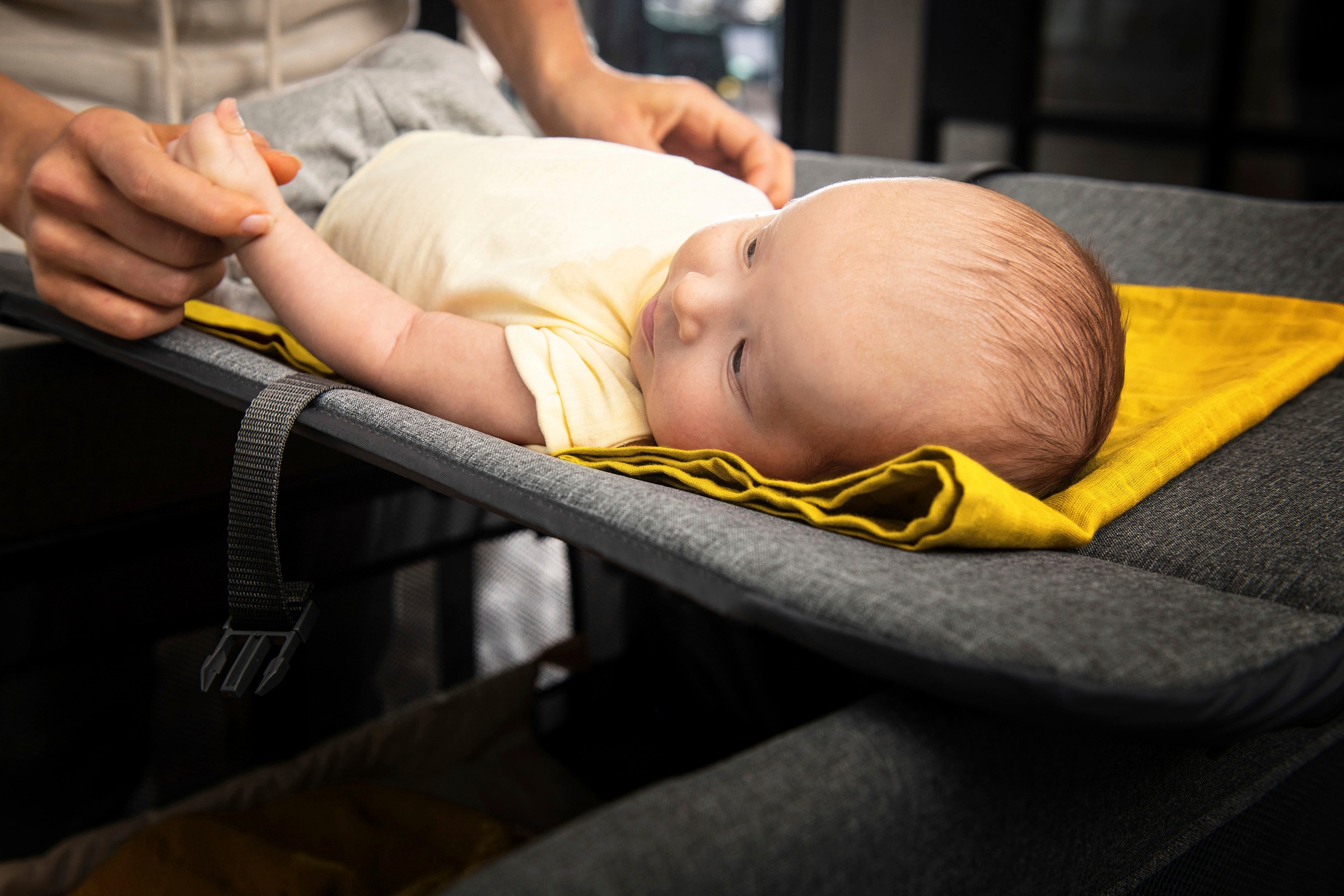 Hauck Baby-Reisebett »Play N Relax Center - melange black«, inkl. Transporttasche